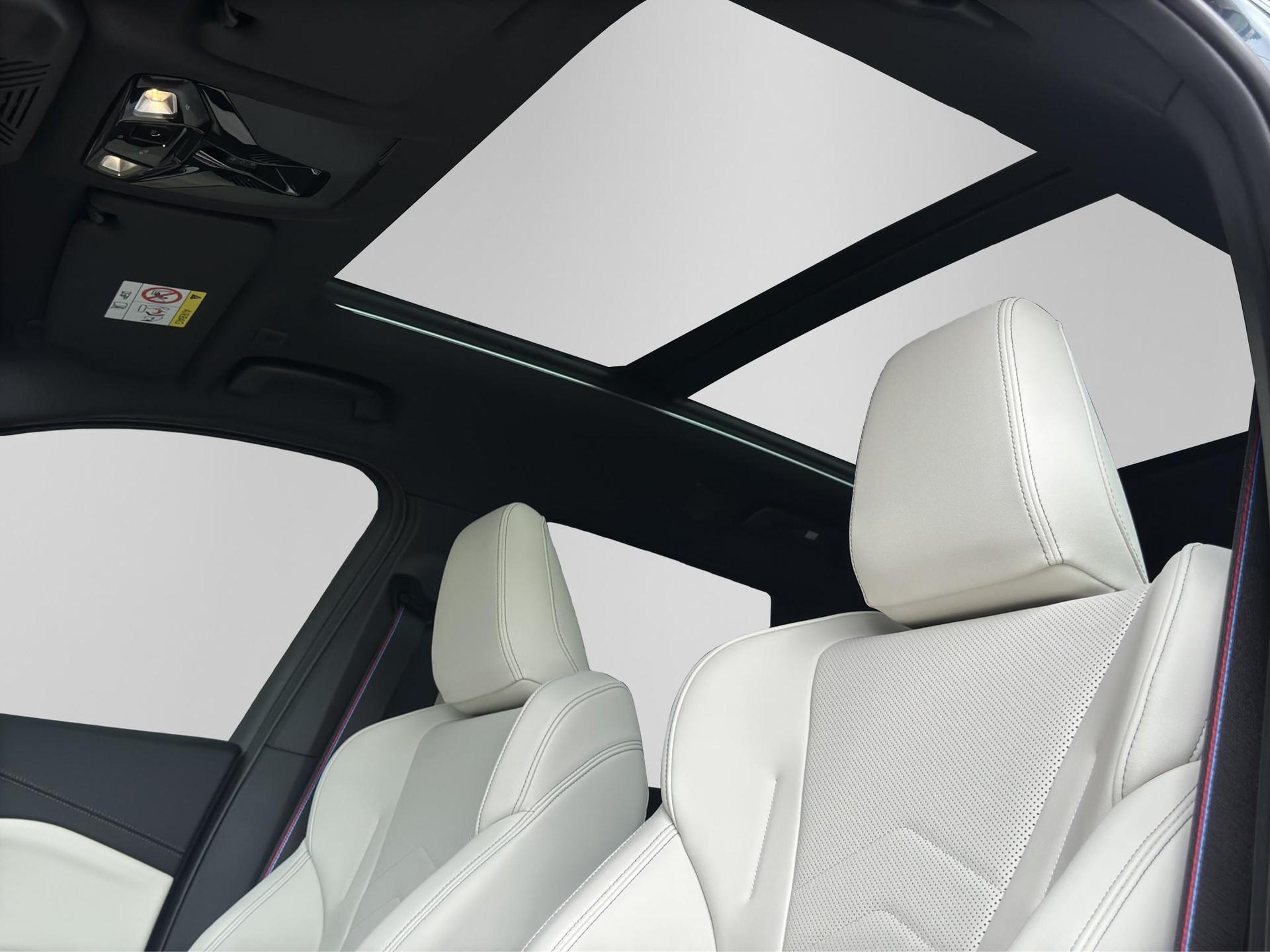 BMW X1 30e xDrive M Sport Pro Individual-image-11