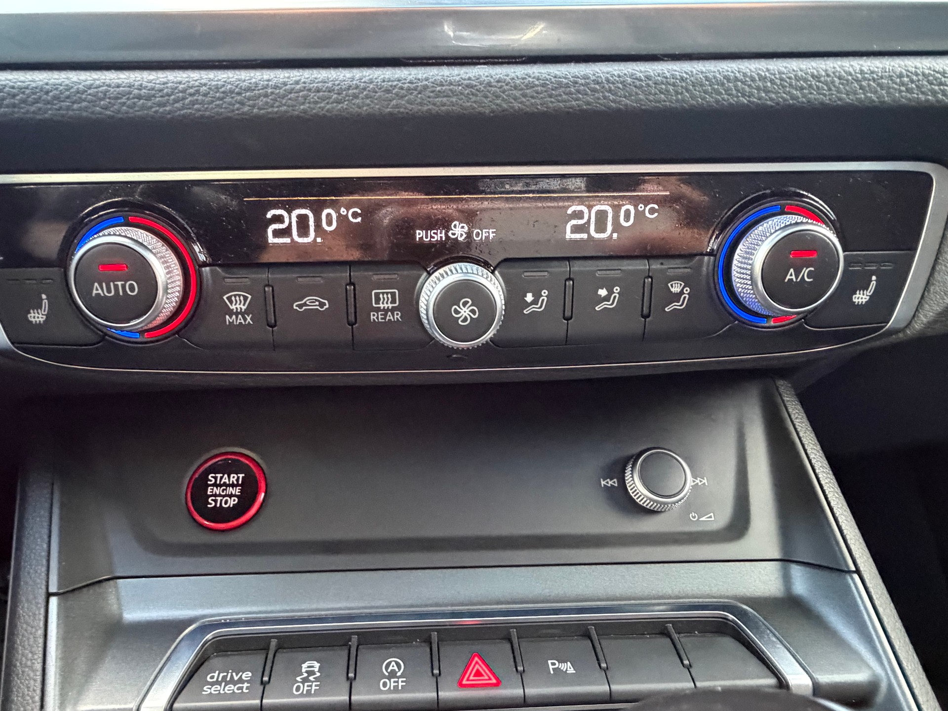 AUDI RS Q3 Sportback quattro S tronic-image-19