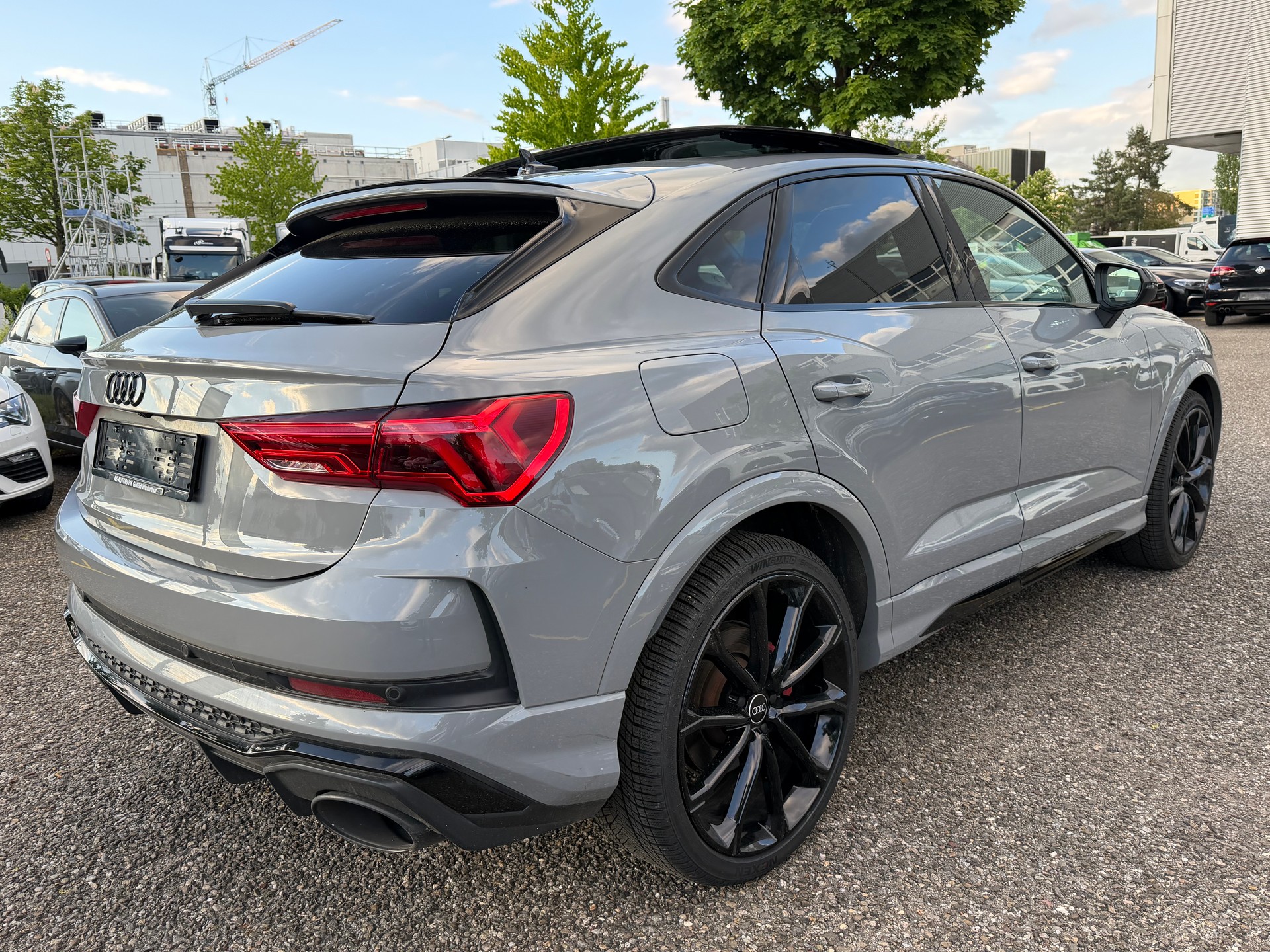 AUDI RS Q3 Sportback quattro S tronic-image-4