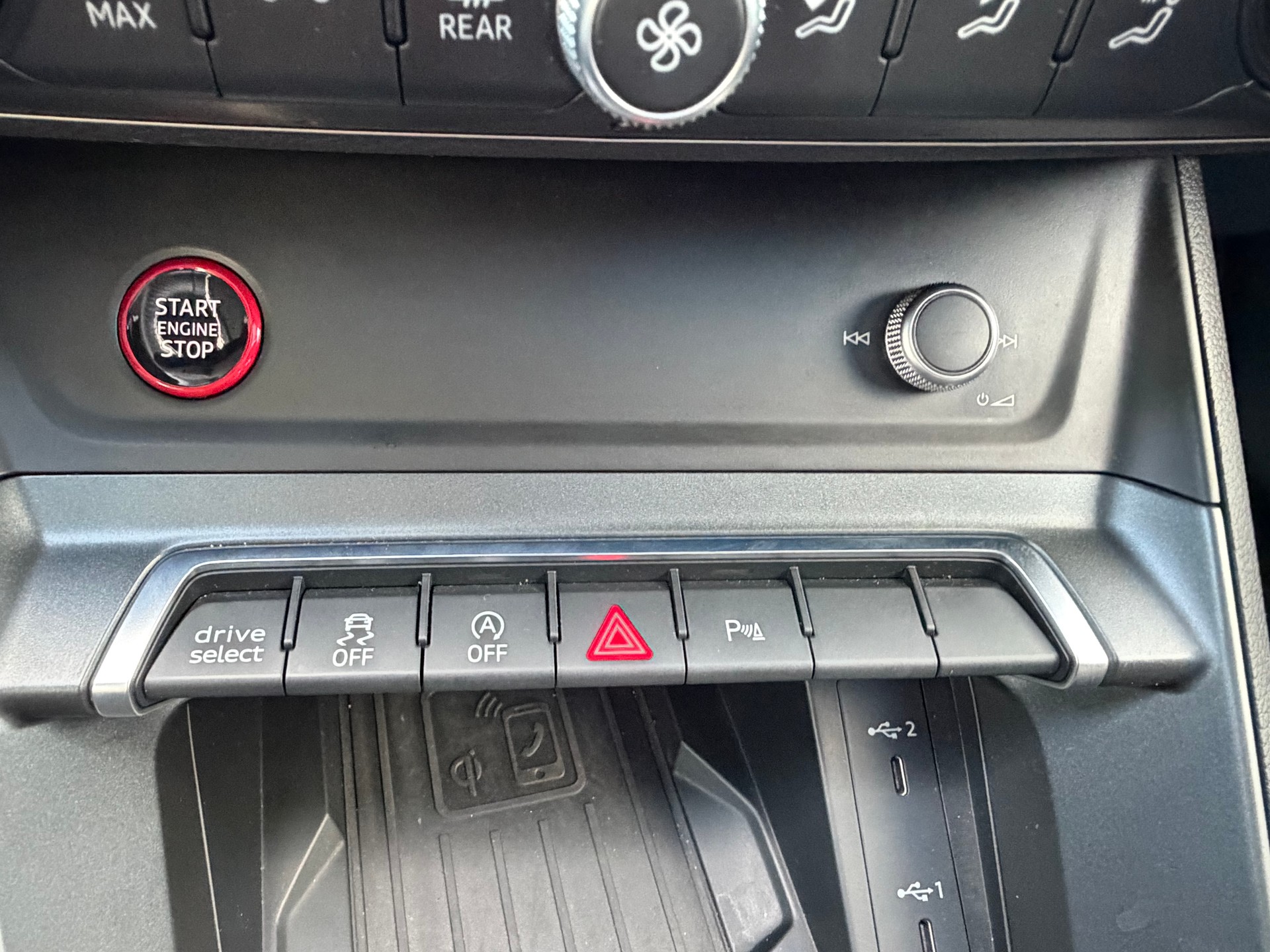 AUDI RS Q3 Sportback quattro S tronic-image-18