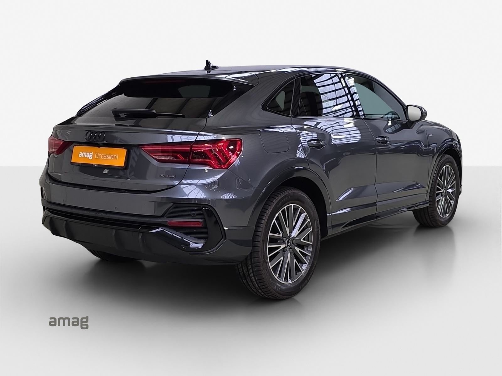 AUDI Q3 Sportback 35 TDI S line quattro S-tronic-image-4