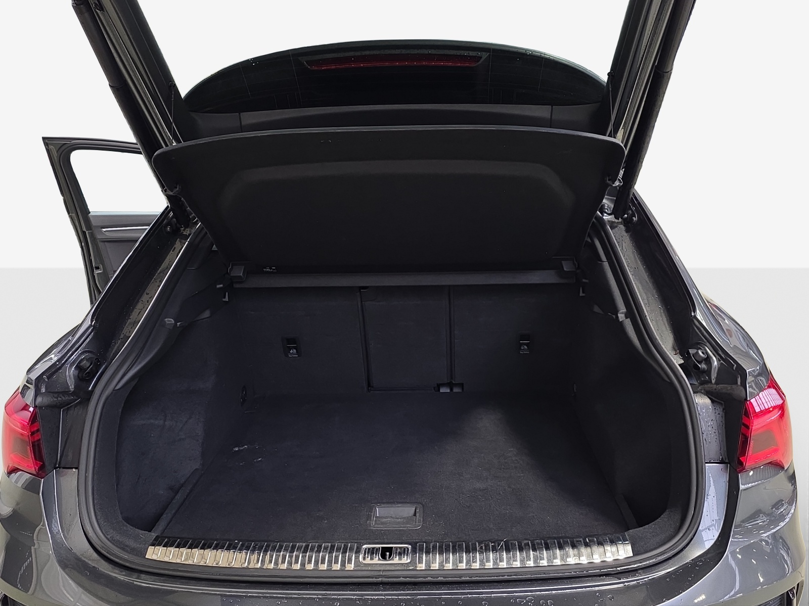 AUDI Q3 Sportback 35 TDI S line quattro S-tronic-image-12