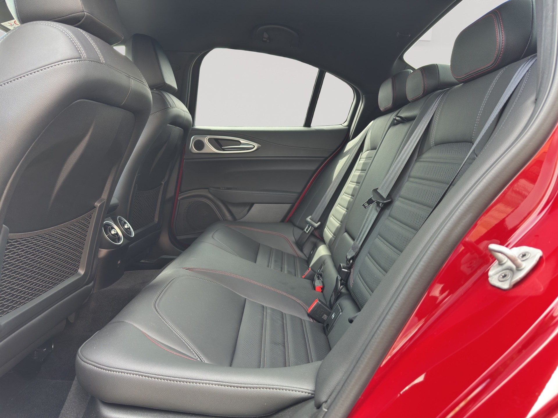 ALFA ROMEO Giulia 2.0 Competizione Q4 AT8-image-7