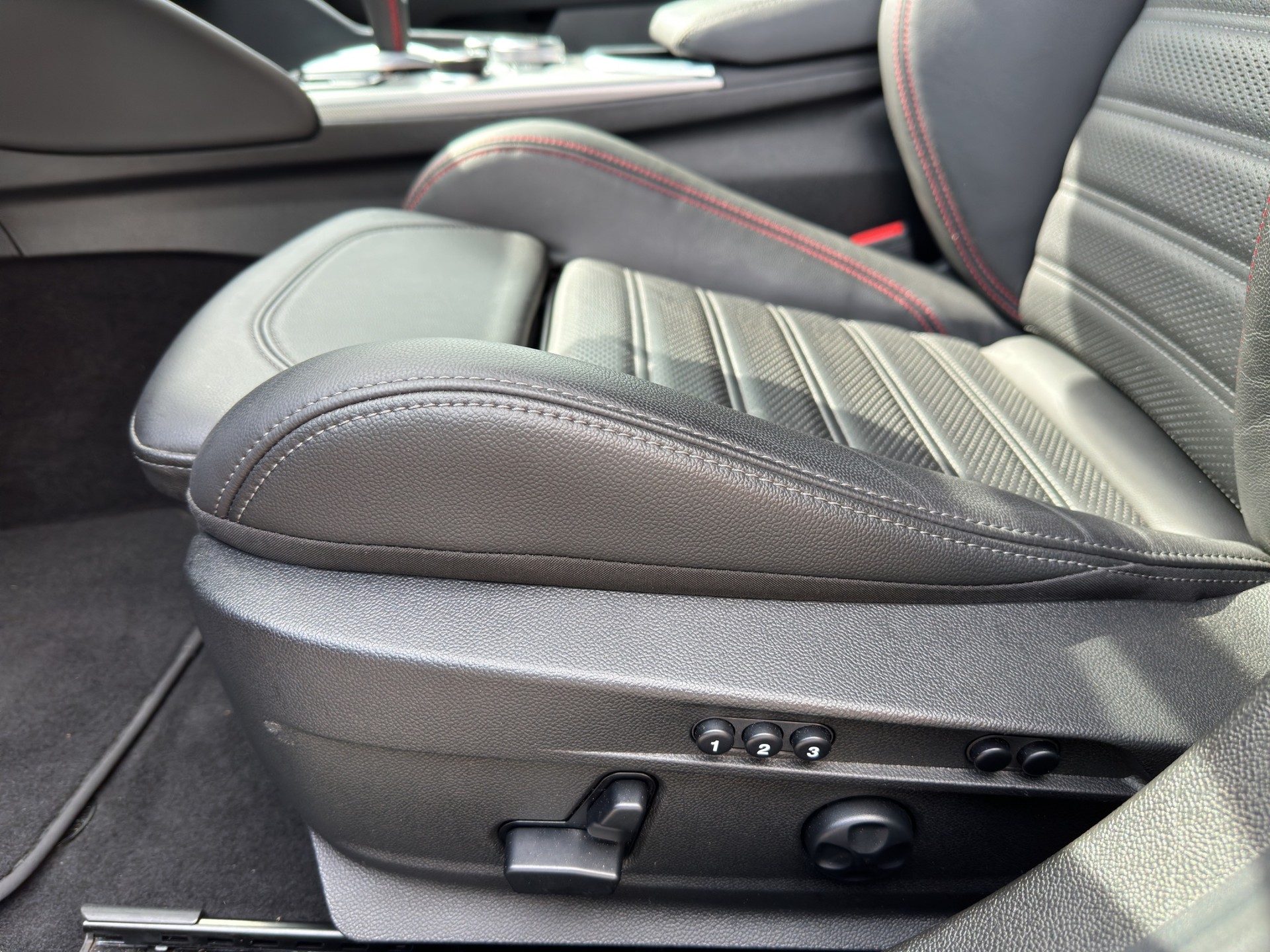 ALFA ROMEO Giulia 2.0 Competizione Q4 AT8-image-9