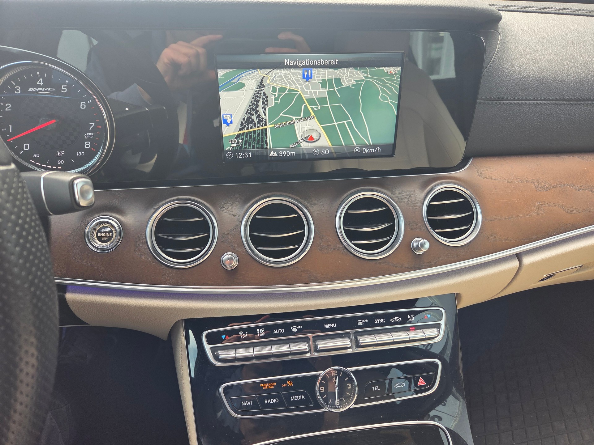 MERCEDES-BENZ E 43 AMG 4 Matic 9G-Tronic-image-9