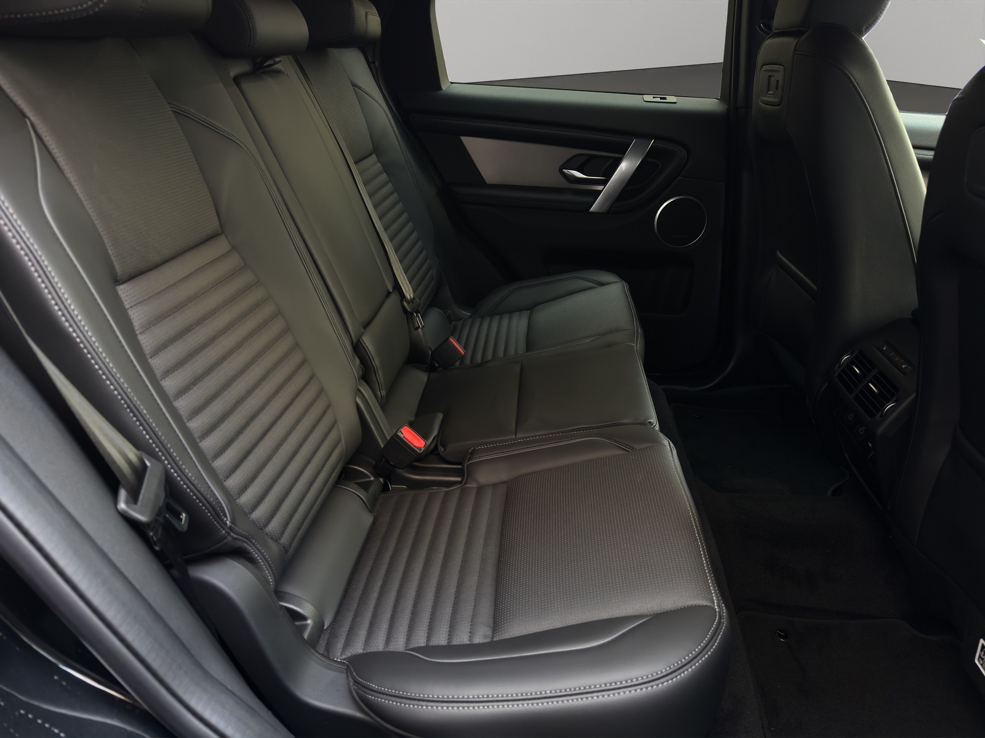 LAND ROVER Discovery Sport 1.5 T 270e Landmark-image-15