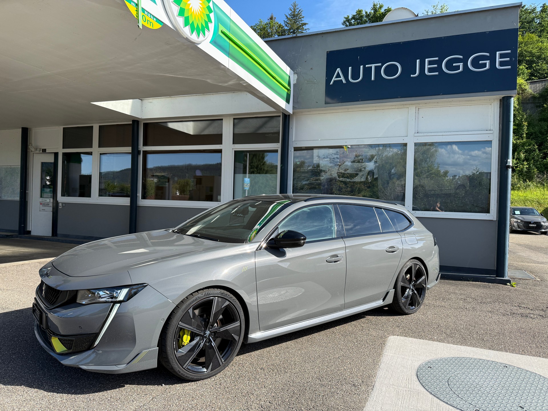 PEUGEOT 508 SW Hybrid4 360 e Sport Engineered-image-1