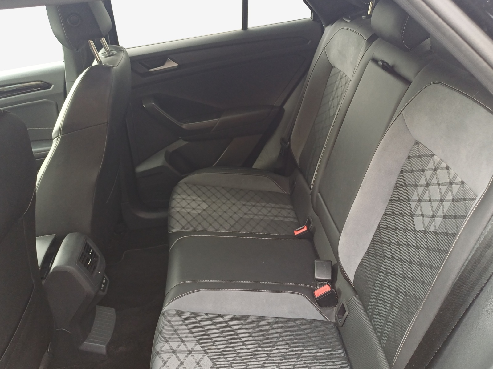 VW T-Roc 2.0 TSI R-Line DSG 4Motion-image-11