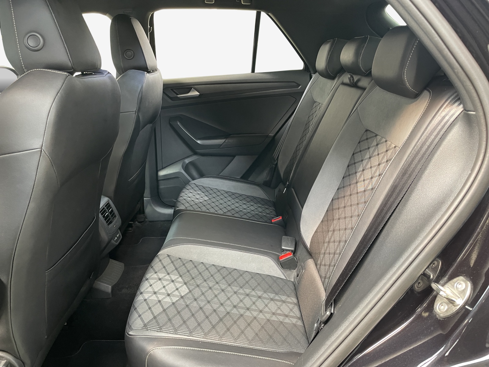 VW T-Roc 2.0 TSI R-Line DSG 4Motion-image-11