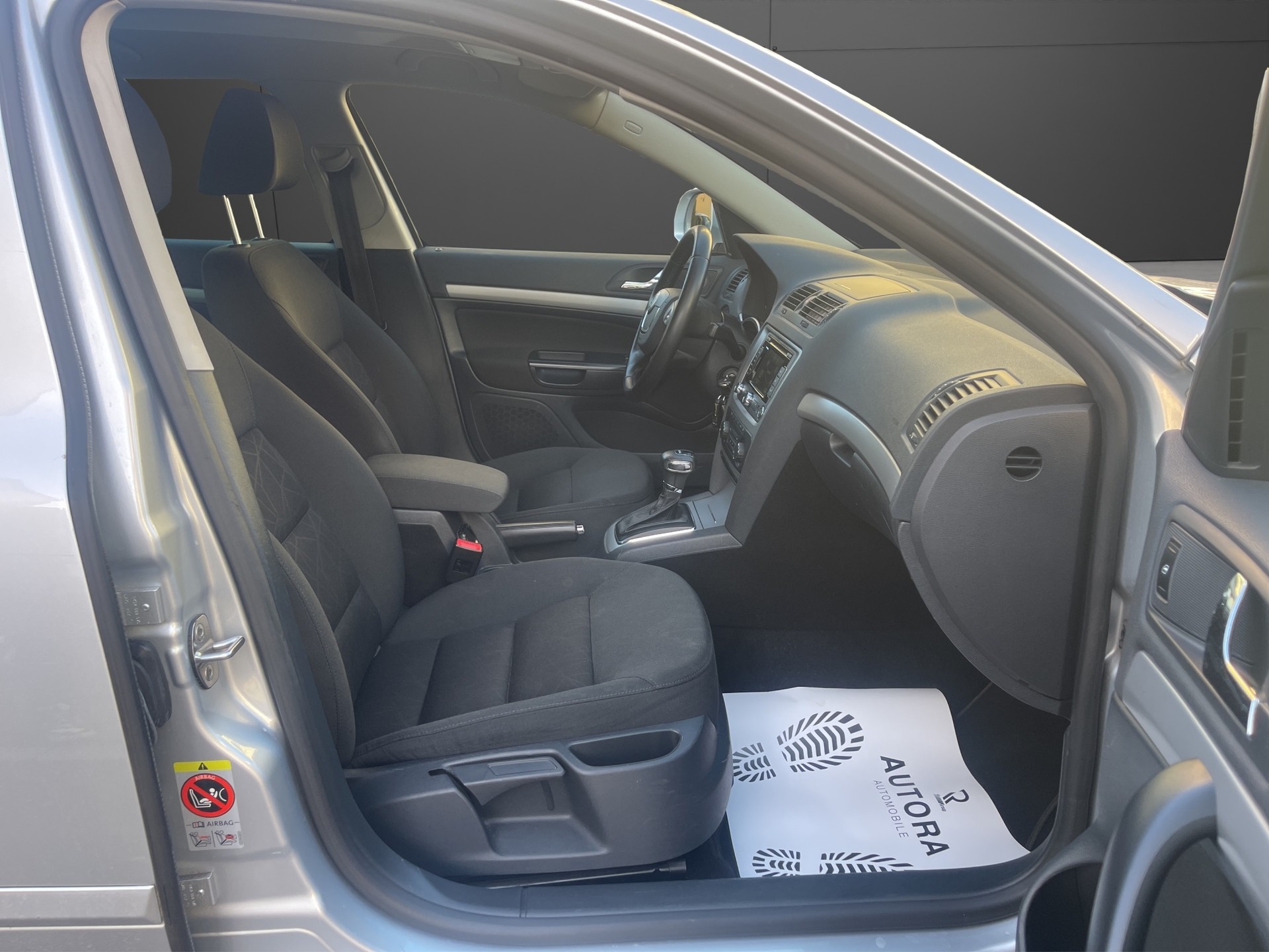 SKODA Octavia Combi 1.4 TSI Family DSG-image-12