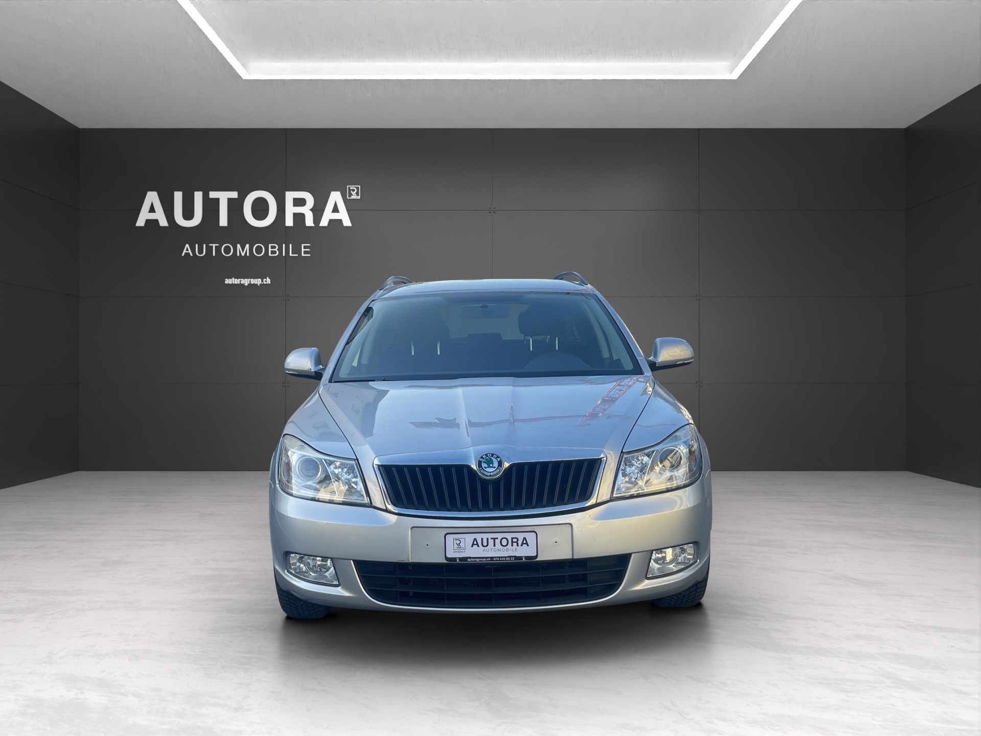 SKODA Octavia Combi 1.4 TSI Family DSG-image-1