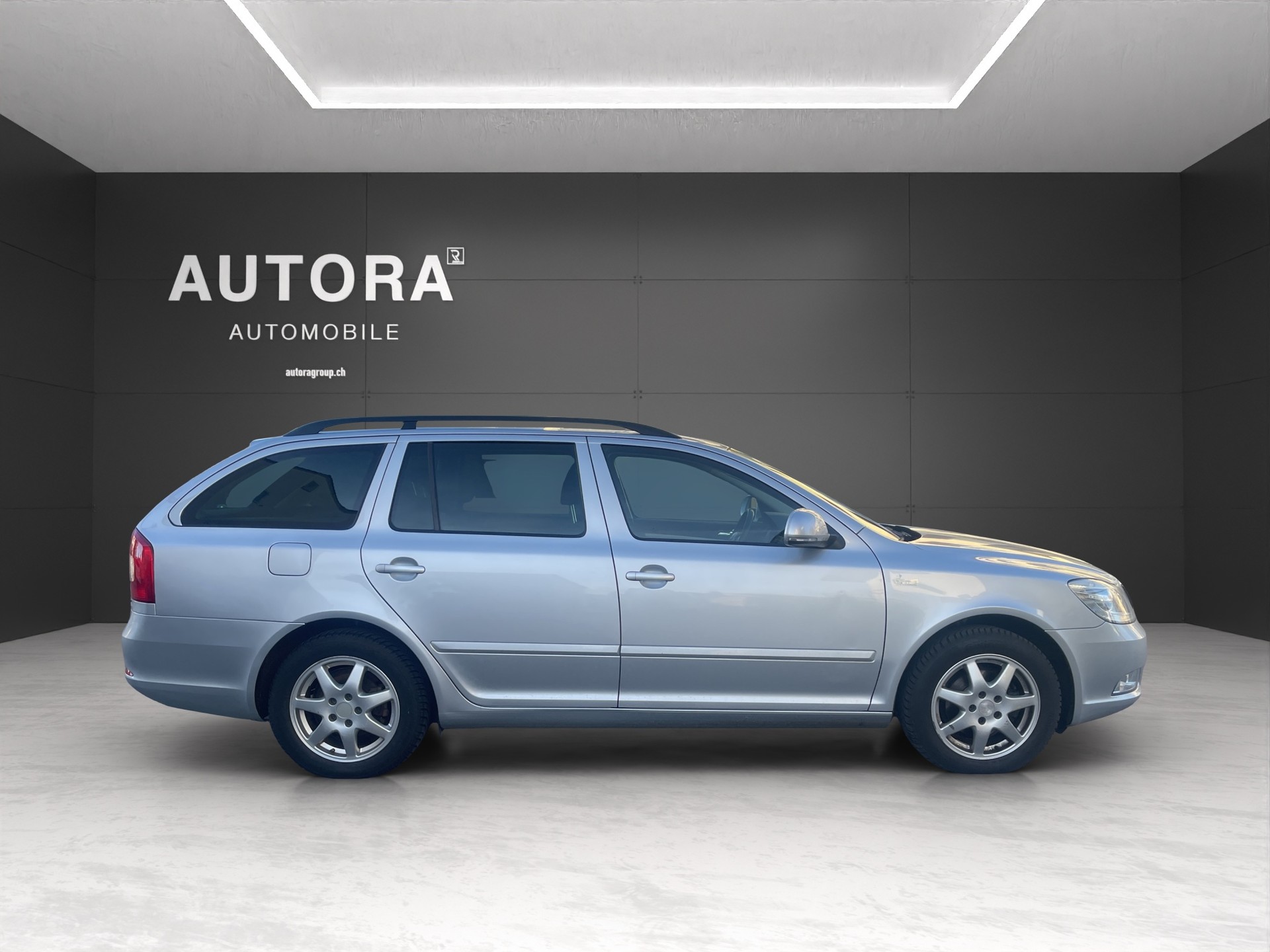 SKODA Octavia Combi 1.4 TSI Family DSG-image-6