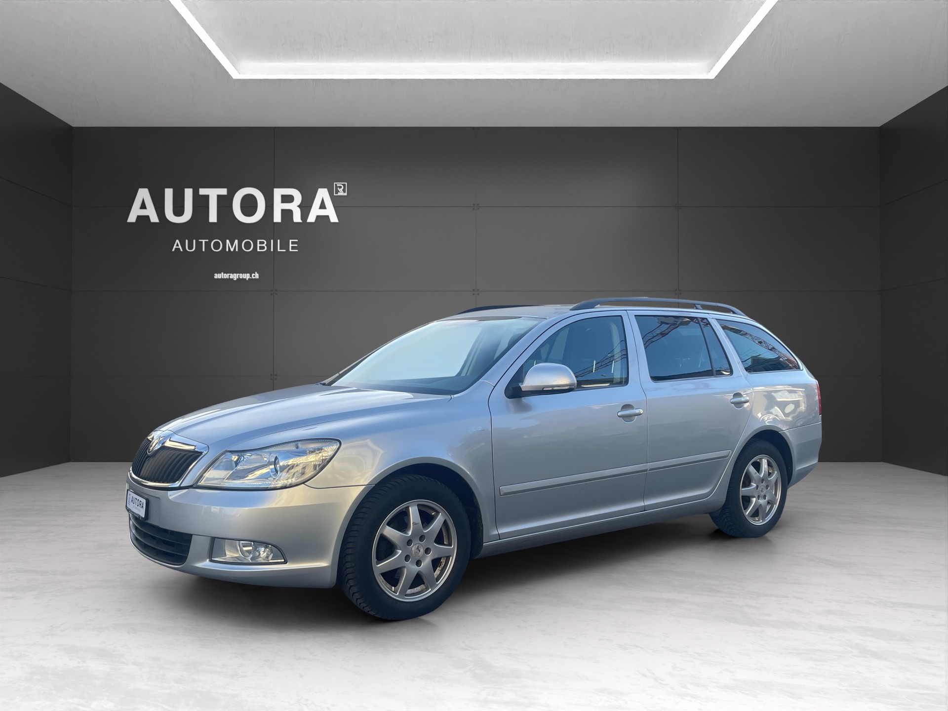 SKODA Octavia Combi 1.4 TSI Family DSG-image-0
