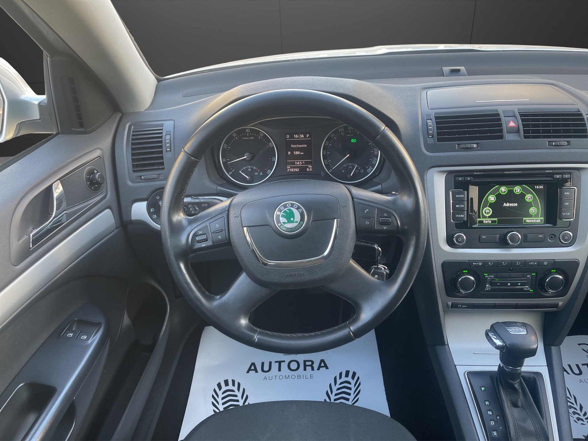 SKODA Octavia Combi 1.4 TSI Family DSG-image-8