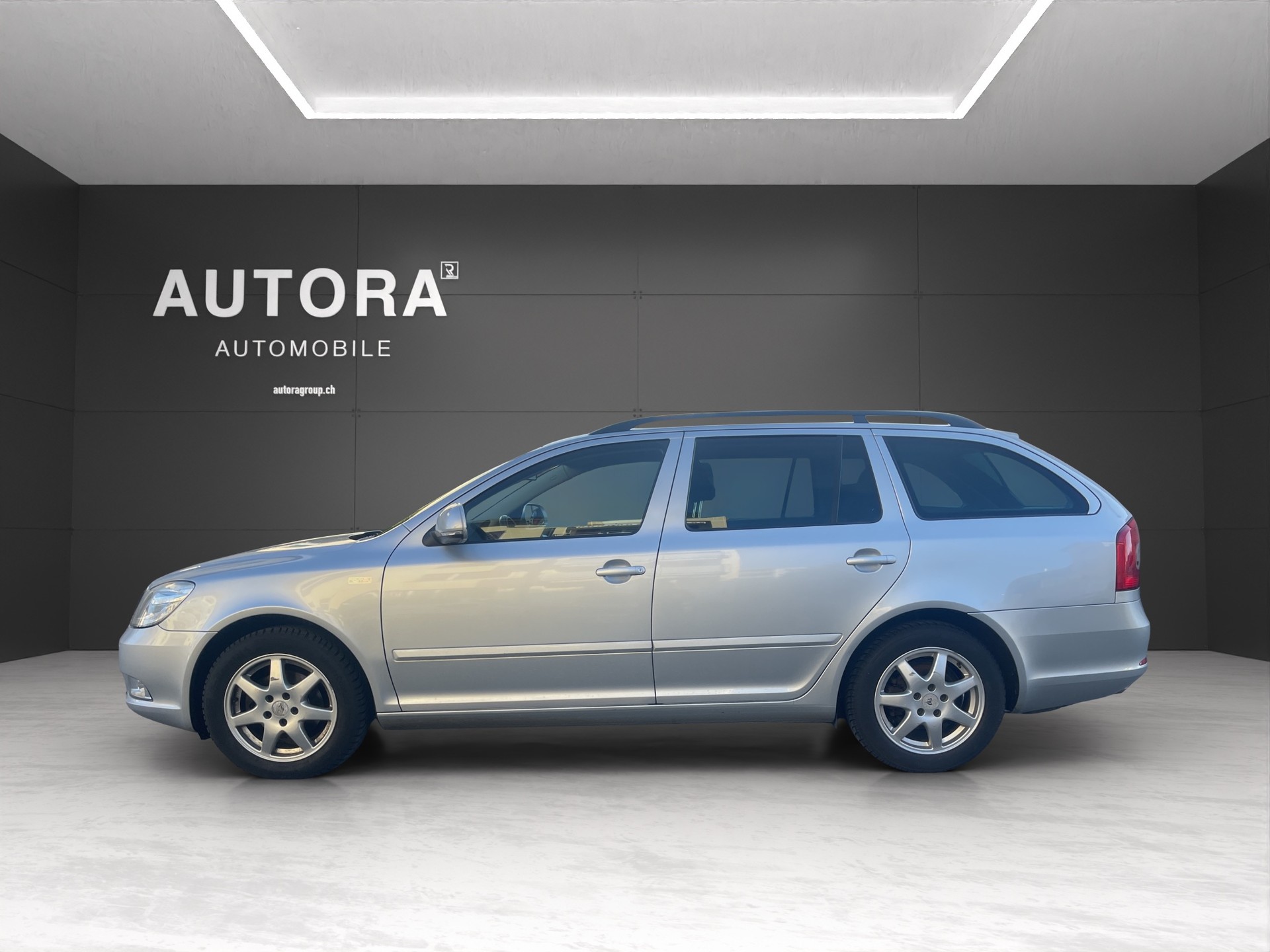 SKODA Octavia Combi 1.4 TSI Family DSG-image-2