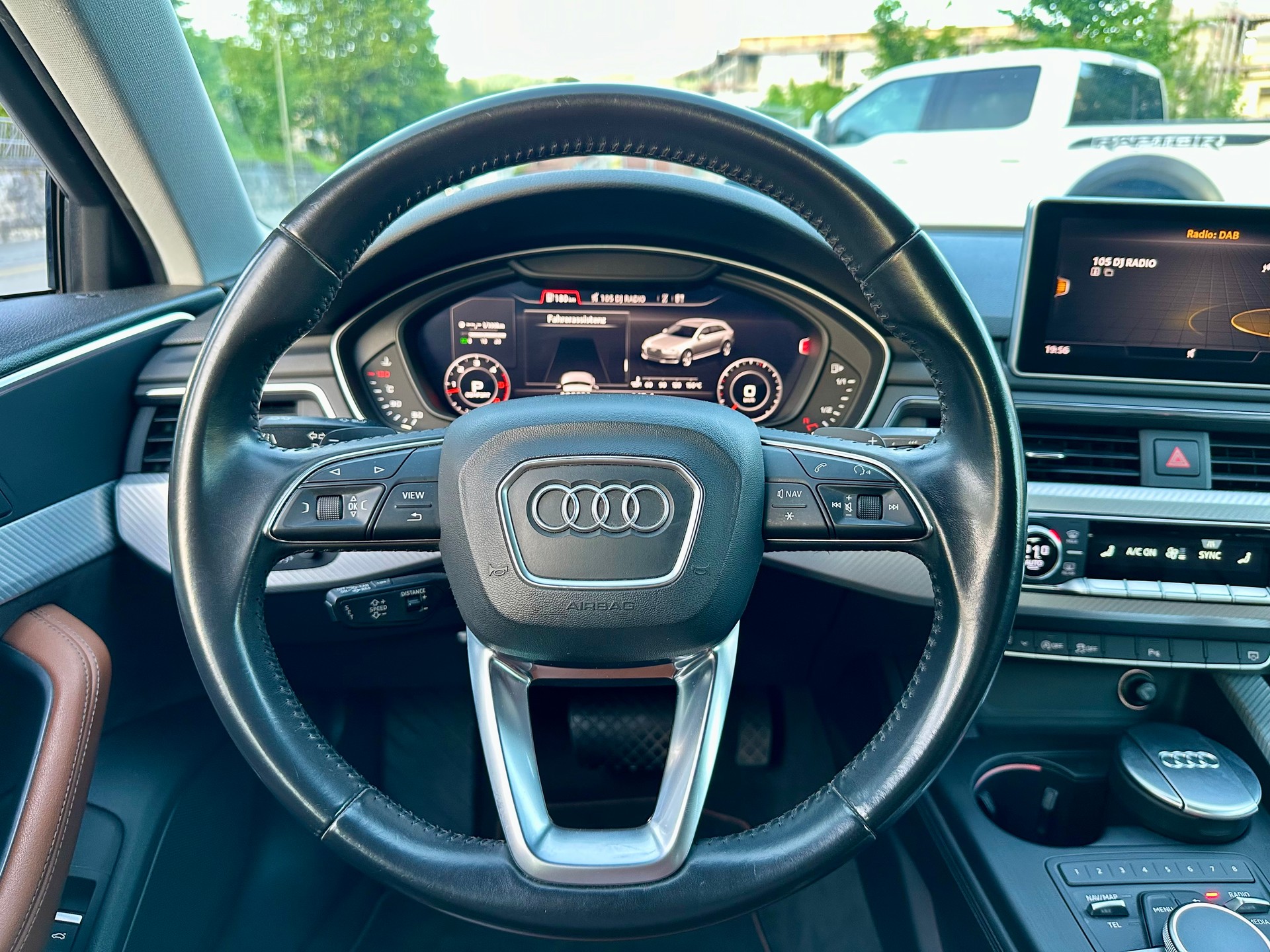 AUDI A4 Avant 3.0 TDI Design quattro tiptronic-image-17