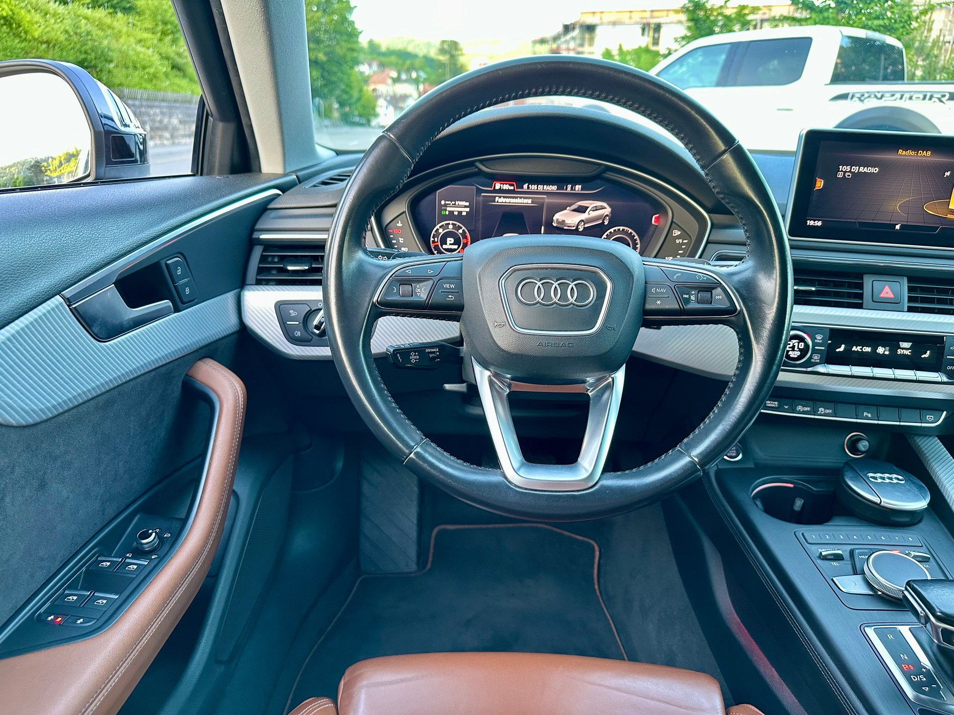 AUDI A4 Avant 3.0 TDI Design quattro tiptronic-image-15