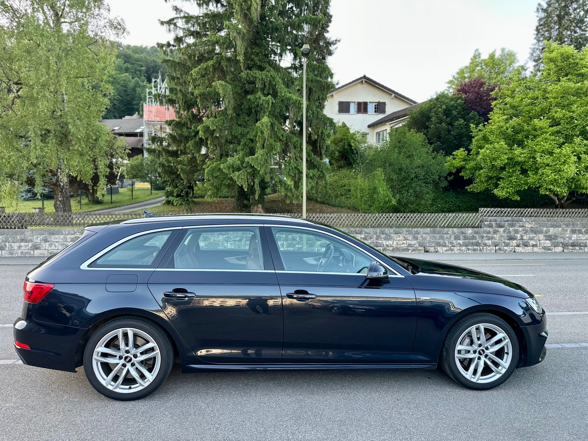AUDI A4 Avant 3.0 TDI Design quattro tiptronic-image-5