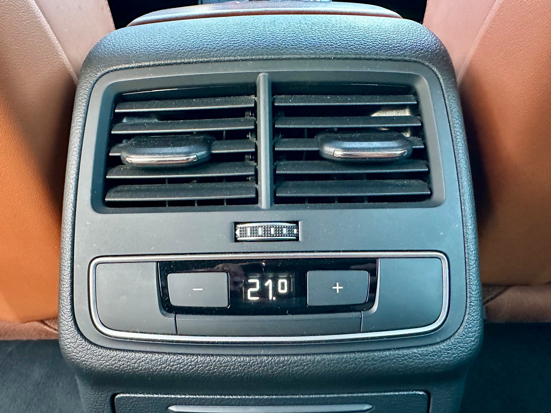 AUDI A4 Avant 3.0 TDI Design quattro tiptronic-image-14
