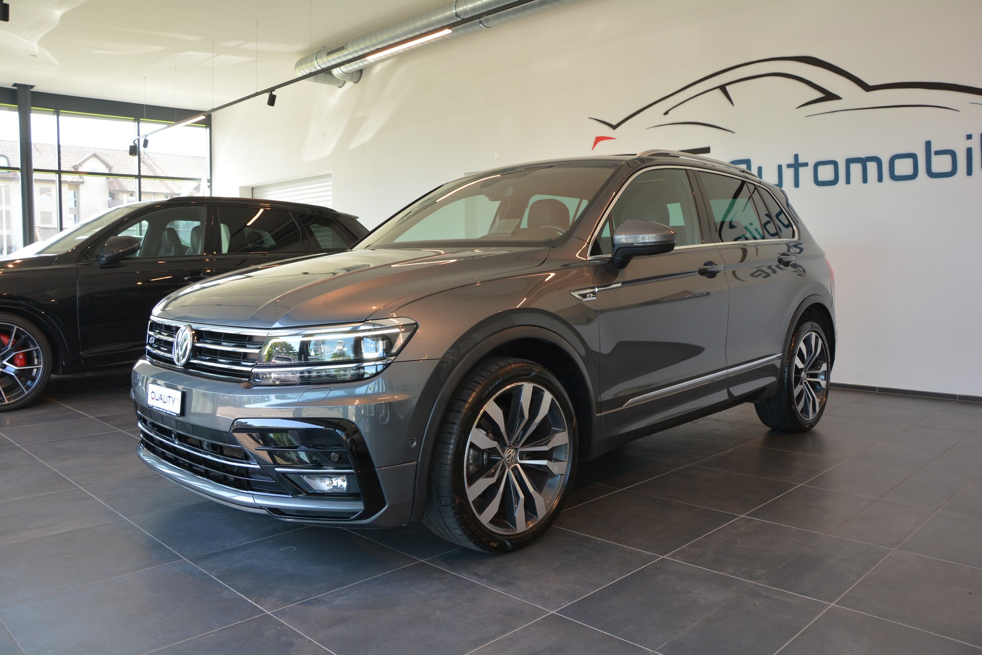VW Tiguan 2.0 TDI SCR Highline 4Motion DSG R-Line-image-1