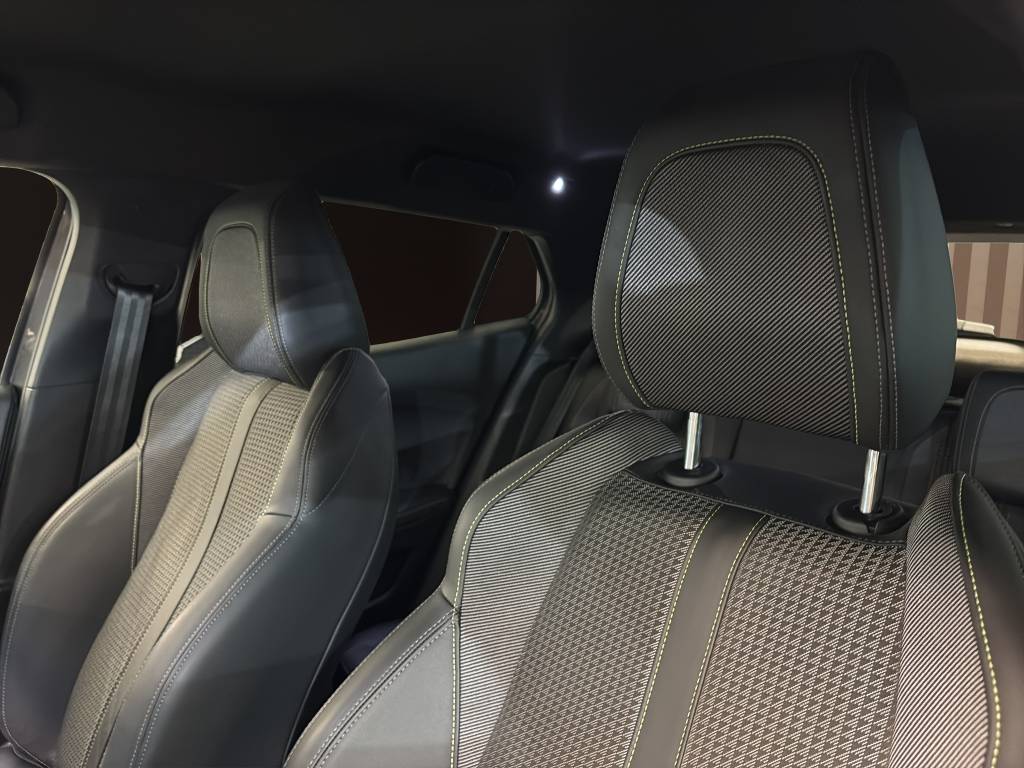 PEUGEOT 2008 1.2 PureTech GT EAT8-image-15