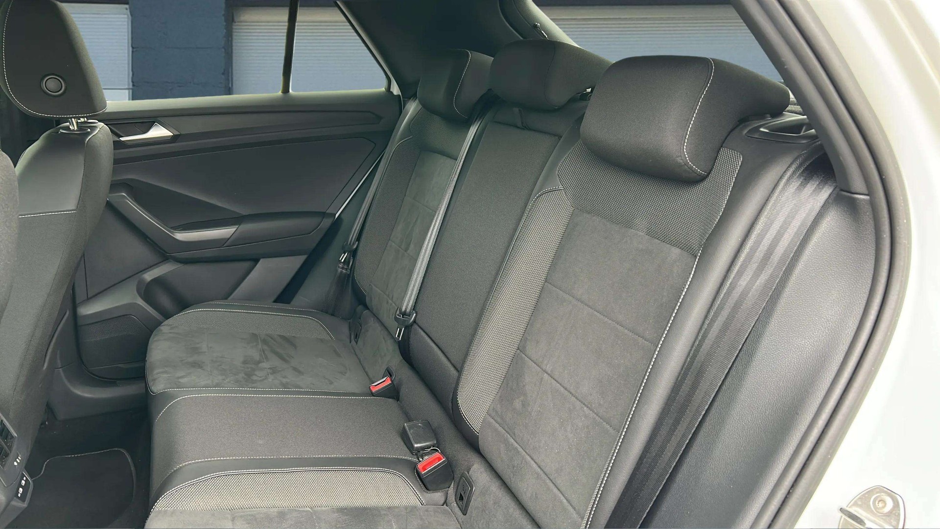VW T-Roc 2.0 TSI R-Line DSG 4Motion mit AHK & Werksgarantie-image-13