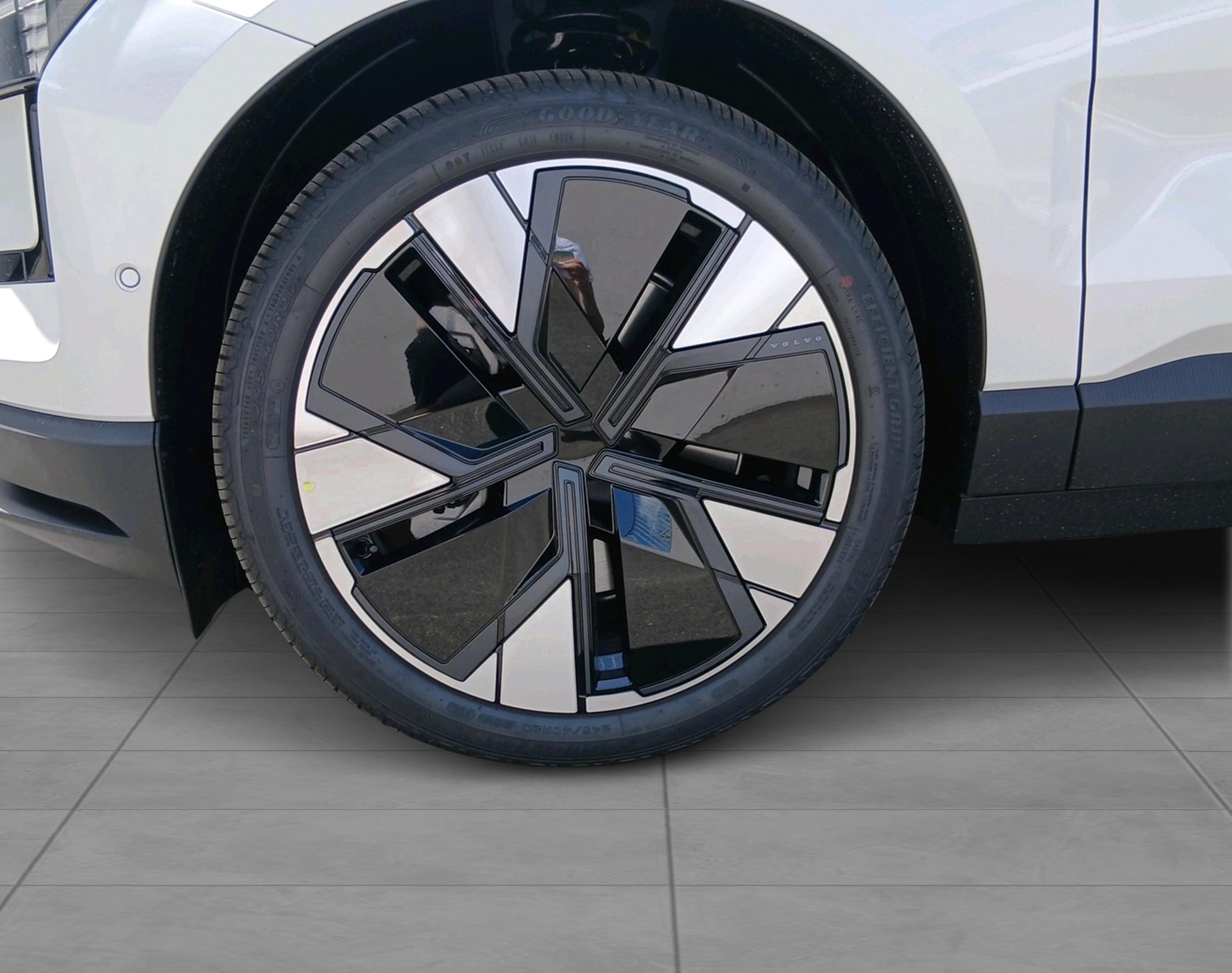 VOLVO EX 30 E60 Twin Ultra Performanc-image-10
