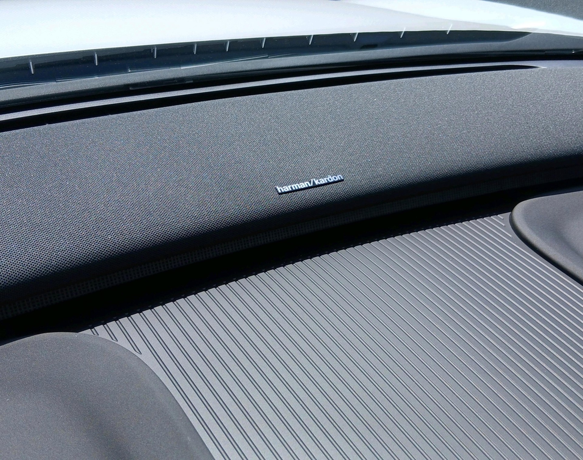 VOLVO EX 30 E60 Twin Ultra Performanc-image-13