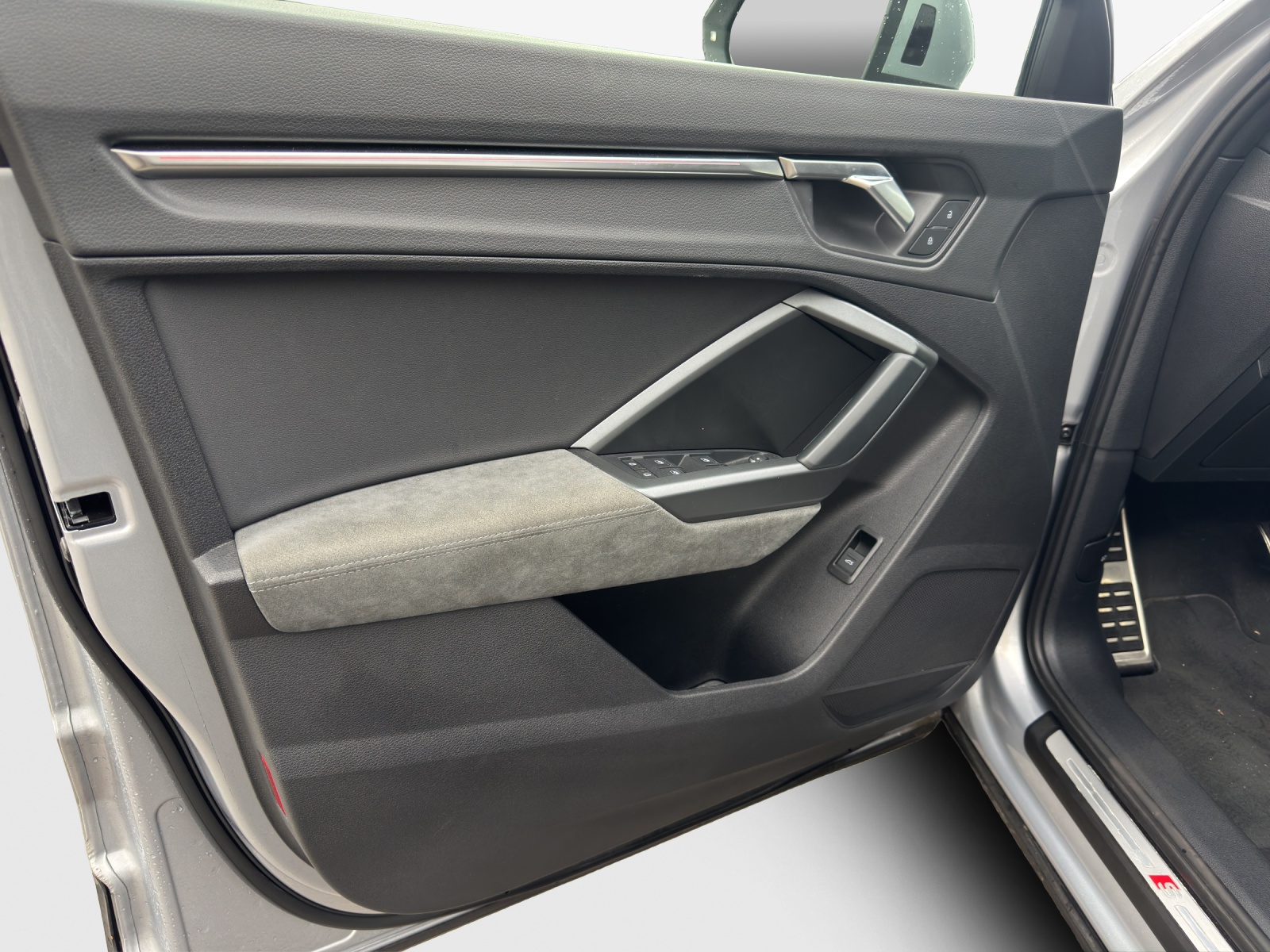 AUDI Q3 Sportback 40 TDI Attraction quattro S-tronic-image-14