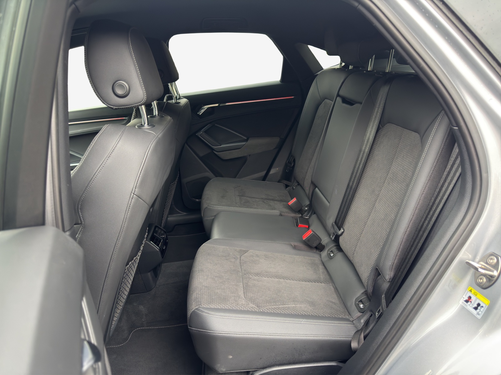 AUDI Q3 Sportback 40 TDI Attraction quattro S-tronic-image-11