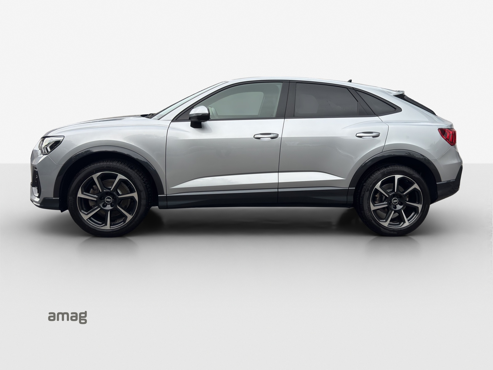 AUDI Q3 Sportback 40 TDI Attraction quattro S-tronic-image-1