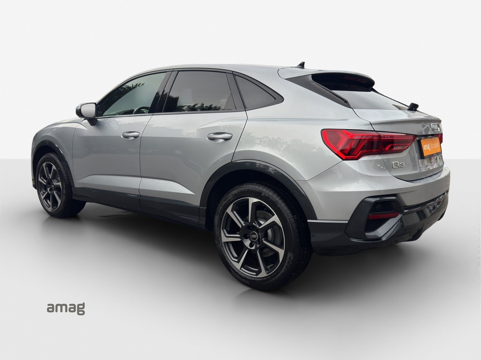 AUDI Q3 Sportback 40 TDI Attraction quattro S-tronic-image-2