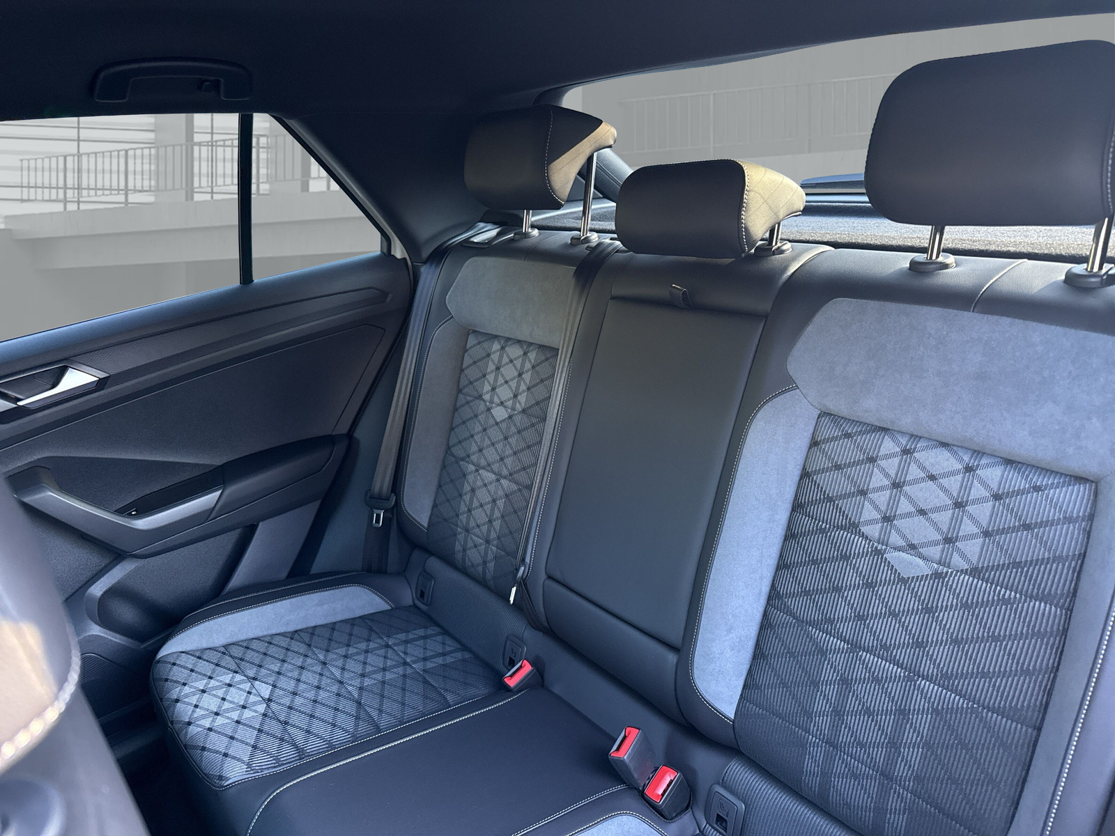 VW T-Roc 1.5 TSI EVO R-Line DSG-image-16