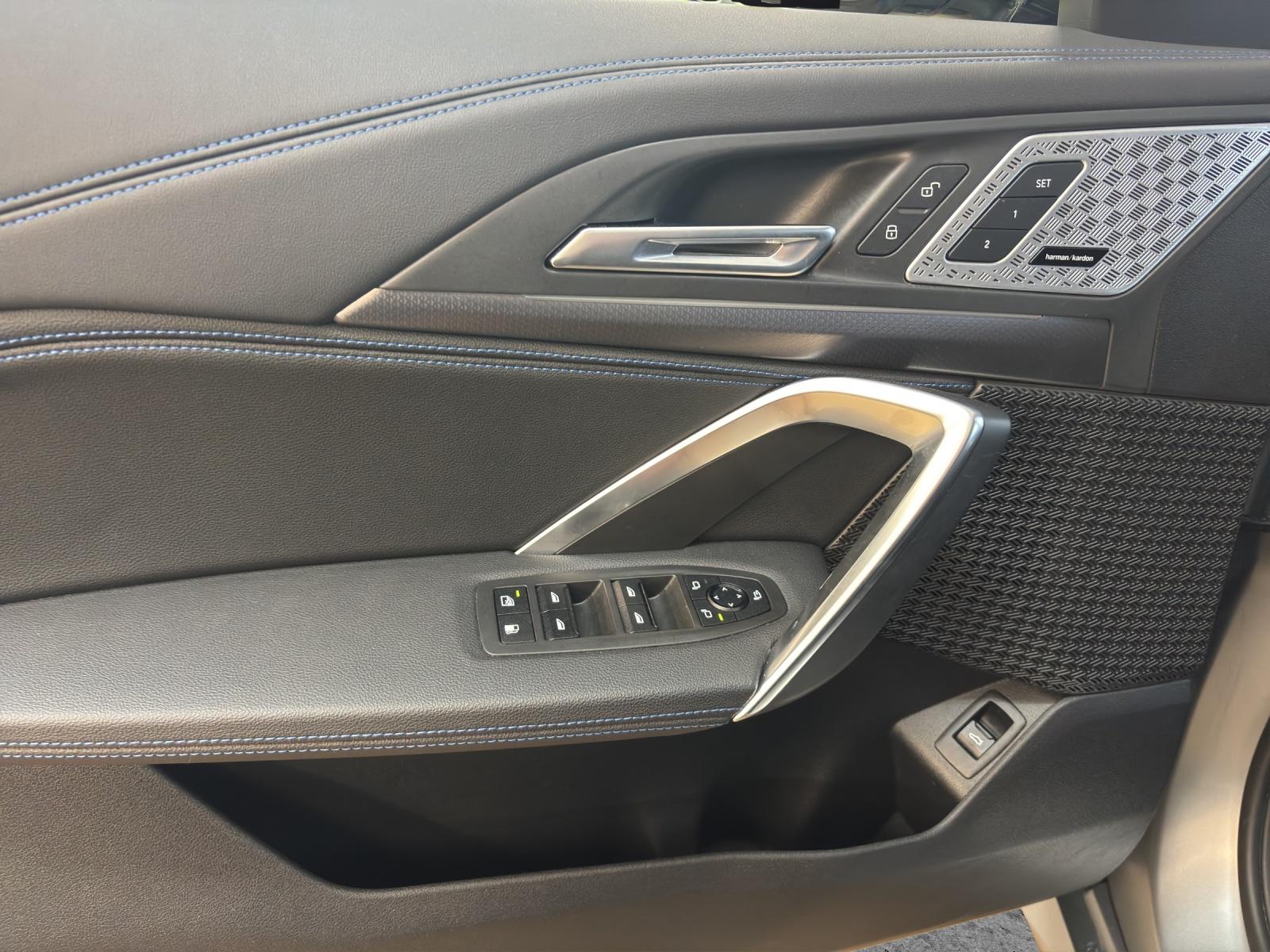 BMW X1 30e xDrive paddles-image-9