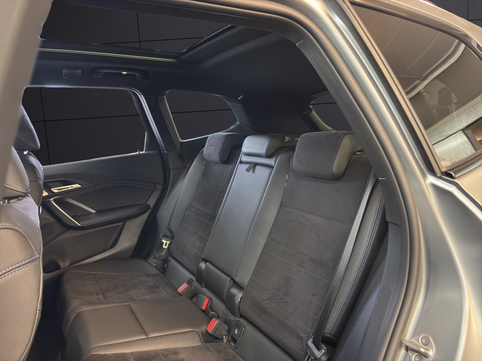 BMW X1 30e xDrive paddles-image-11