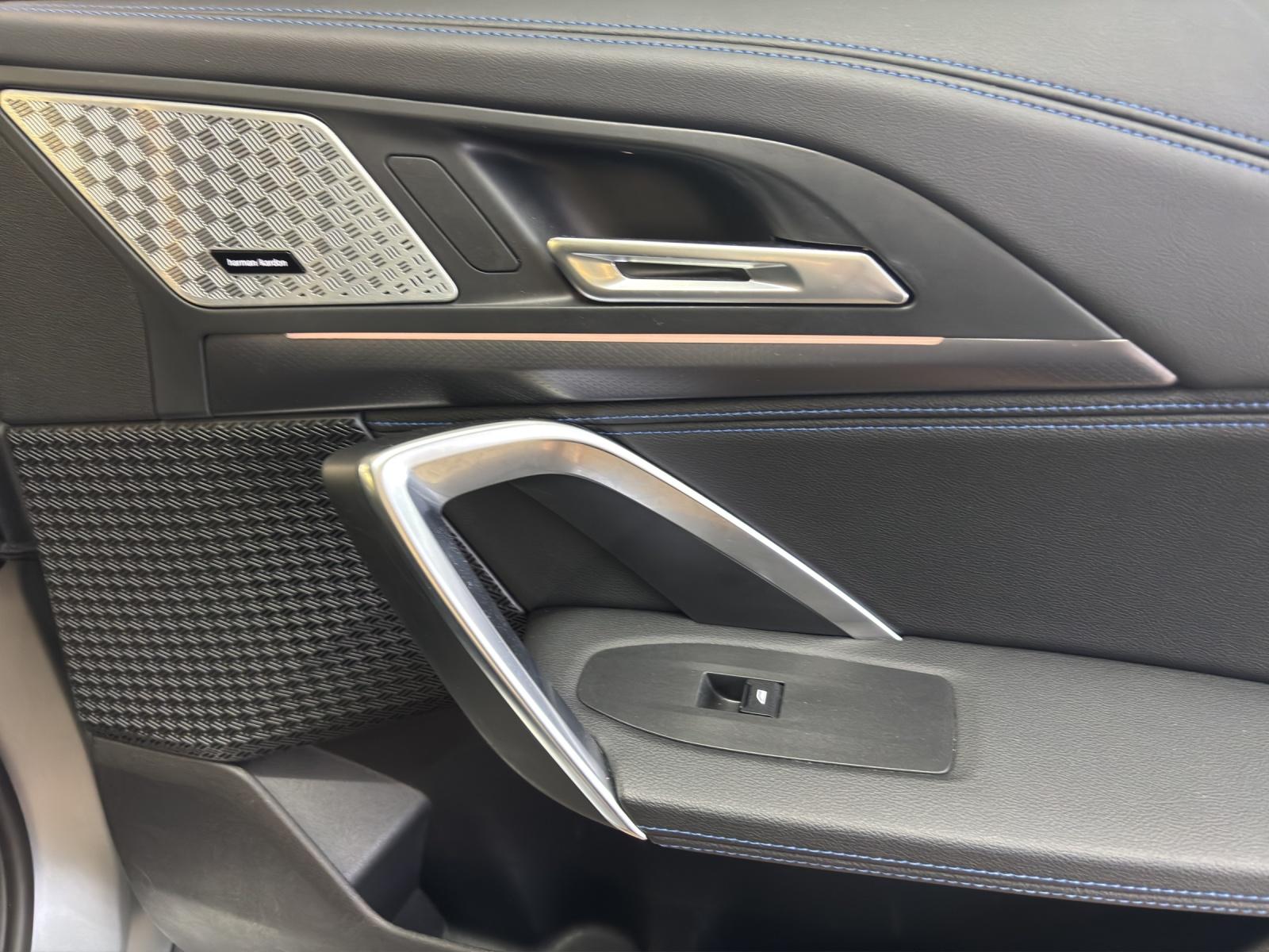 BMW X1 30e xDrive paddles-image-15