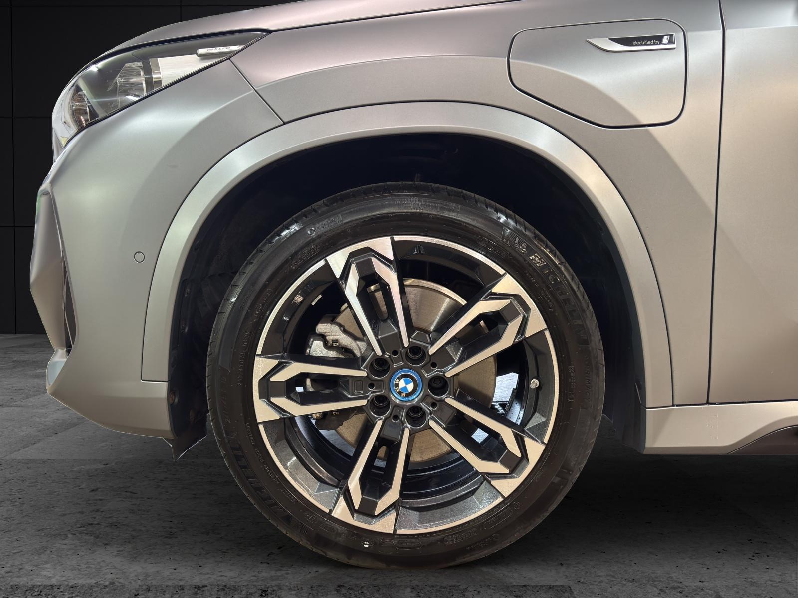 BMW X1 30e xDrive paddles-image-8