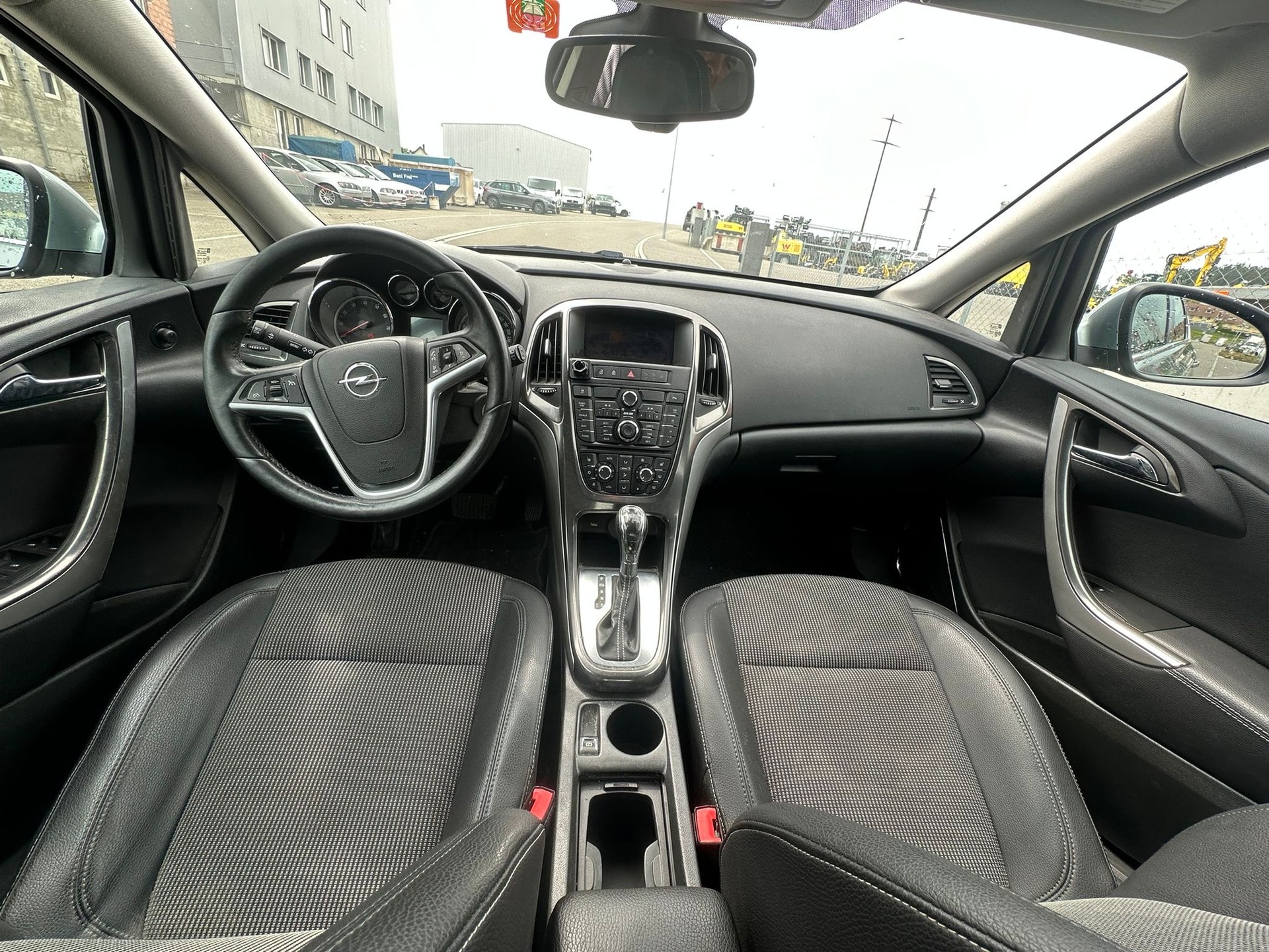 OPEL Astra 1.6i 16V Turbo Cosmo Automatic-image-10