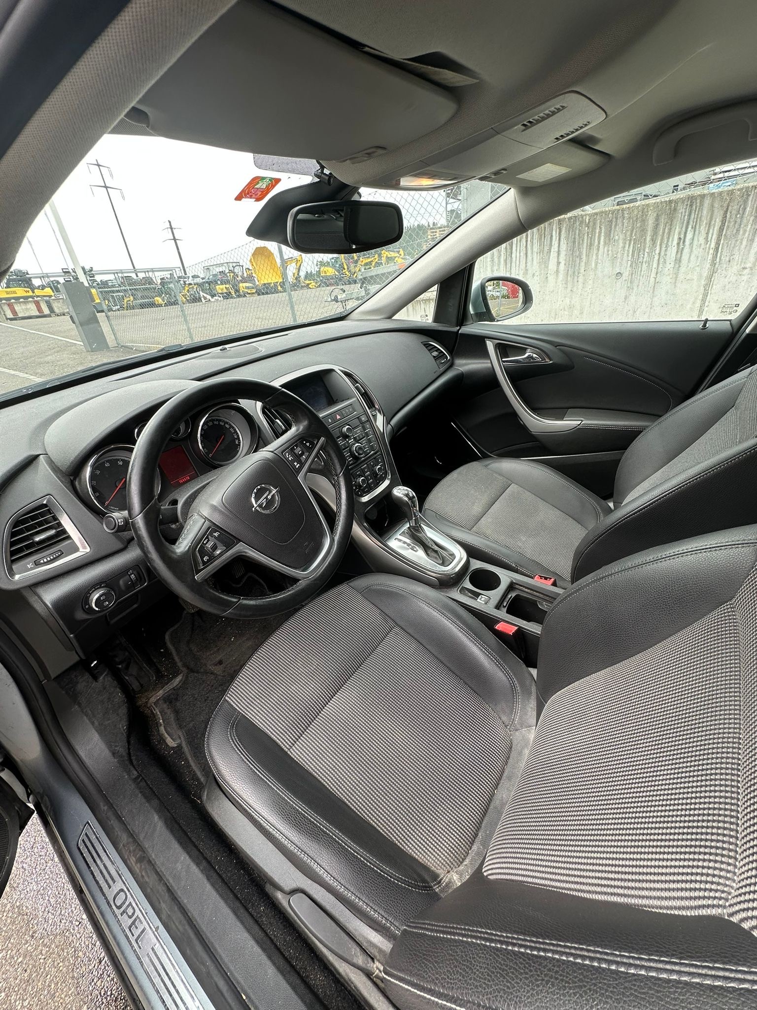 OPEL Astra 1.6i 16V Turbo Cosmo Automatic-image-11