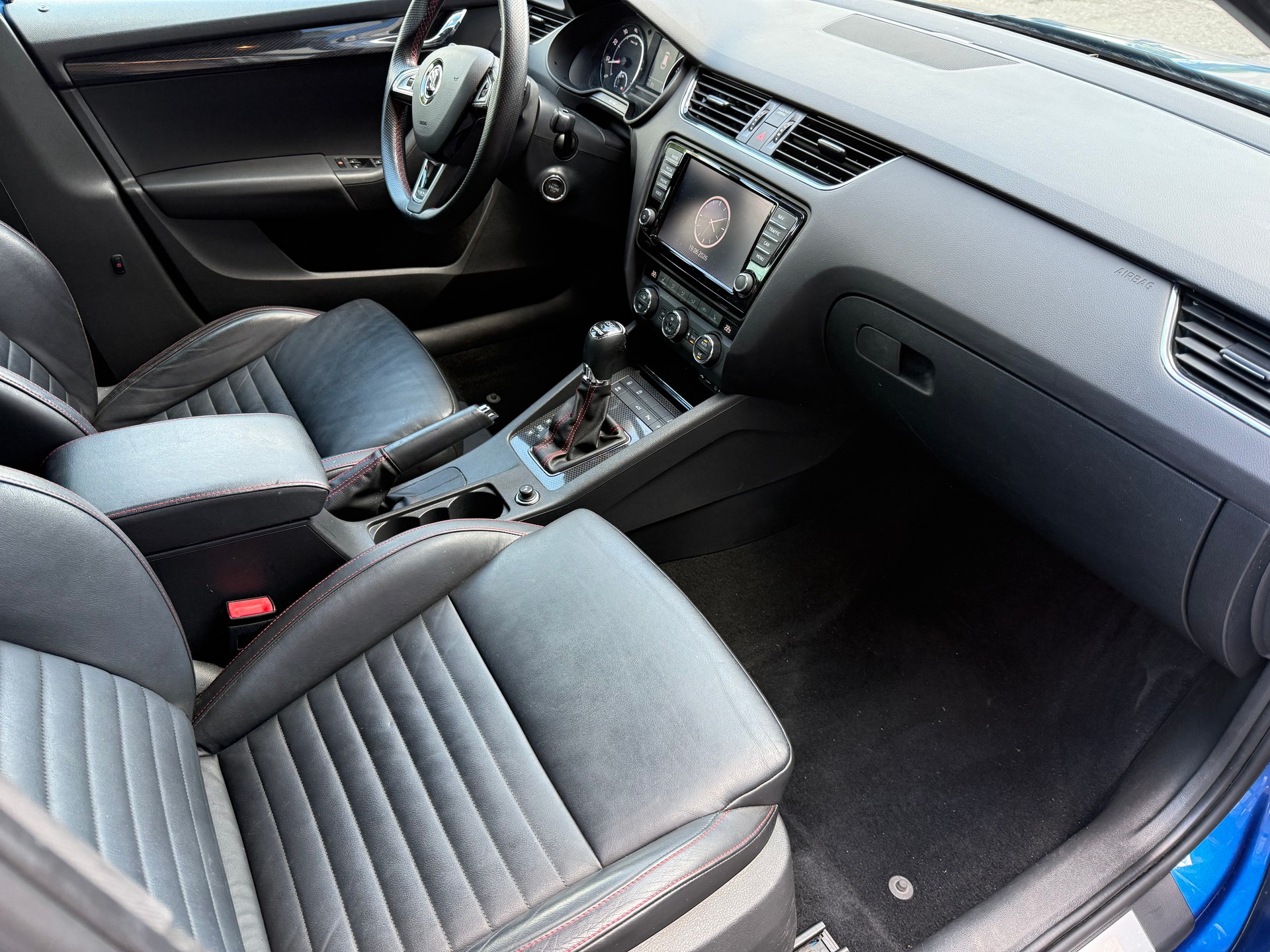 SKODA Octavia Combi 2.0 TSI RS DSG-image-13