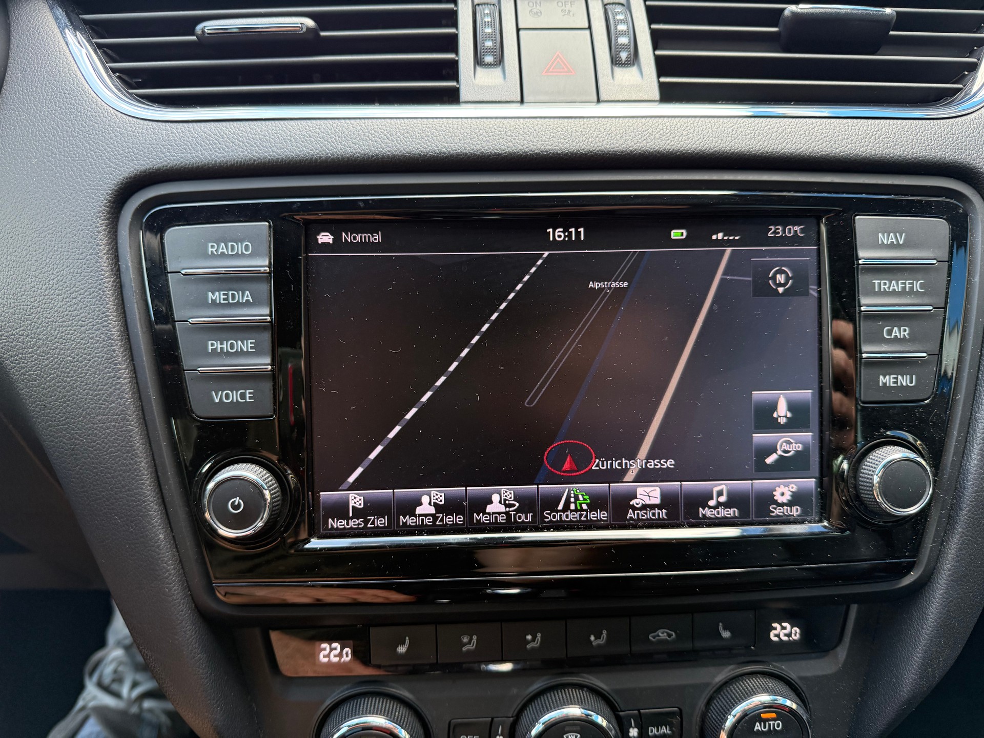 SKODA Octavia Combi 2.0 TSI RS DSG-image-17