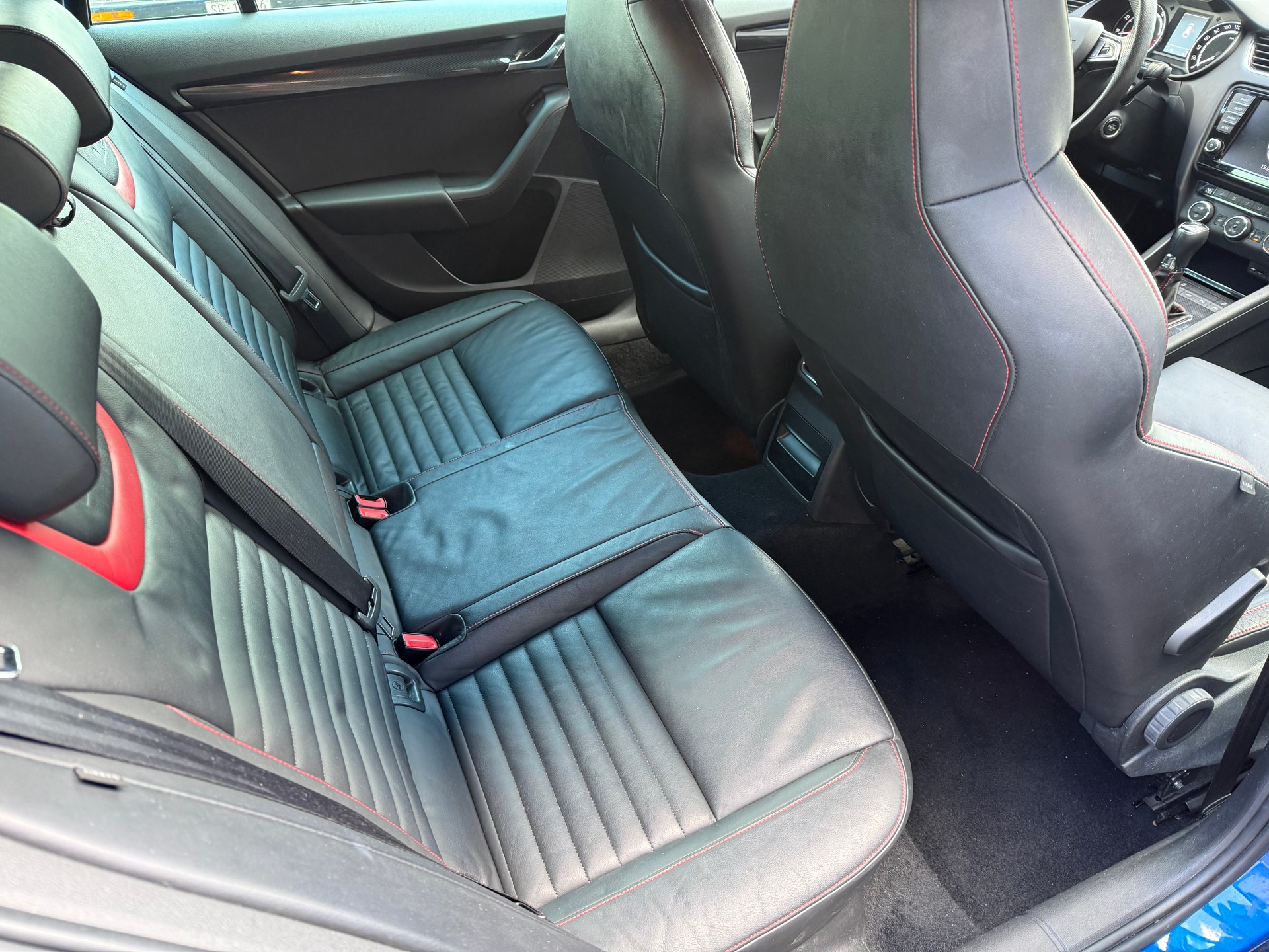 SKODA Octavia Combi 2.0 TSI RS DSG-image-11