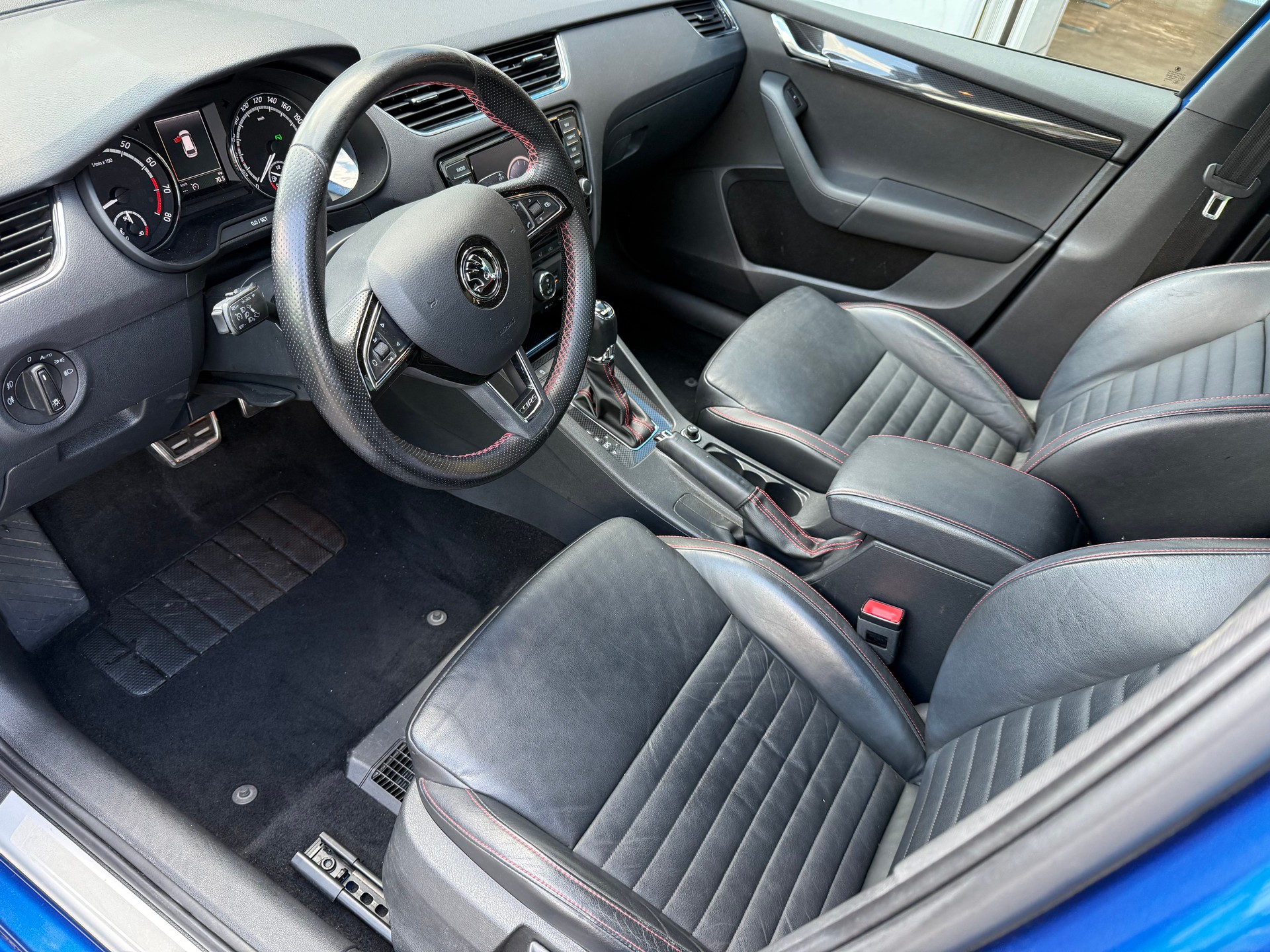 SKODA Octavia Combi 2.0 TSI RS DSG-image-8