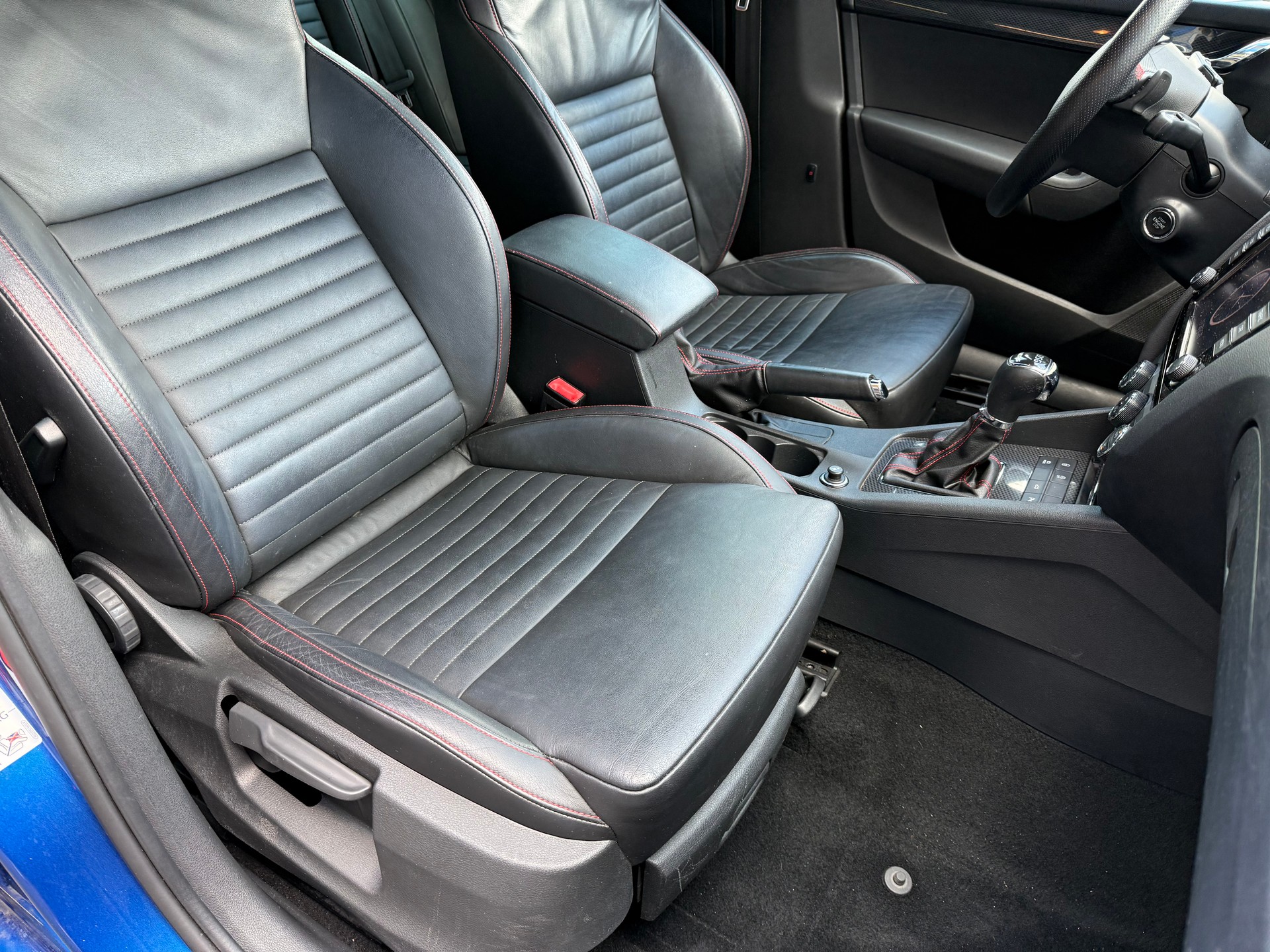 SKODA Octavia Combi 2.0 TSI RS DSG-image-14