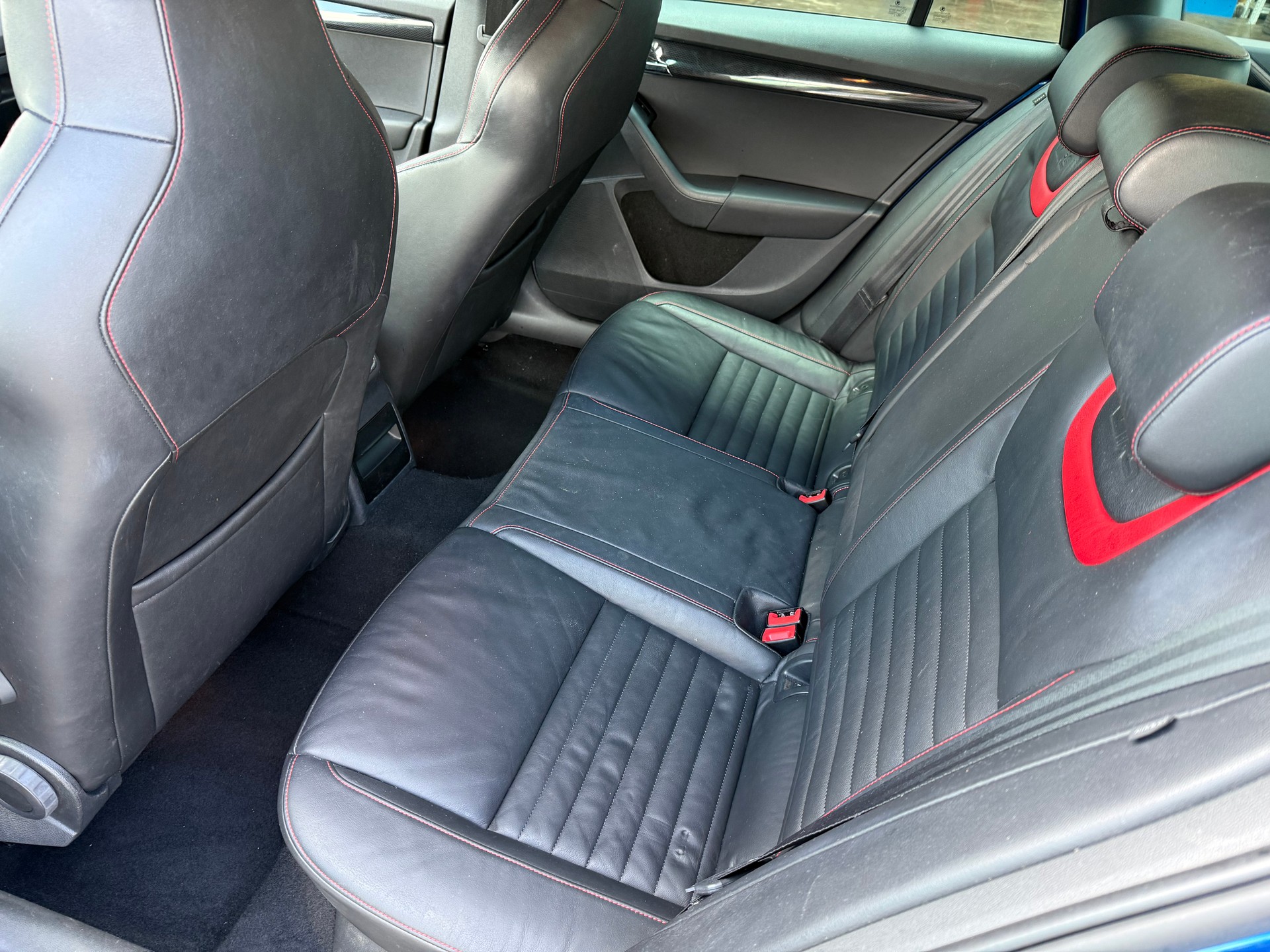 SKODA Octavia Combi 2.0 TSI RS DSG-image-10