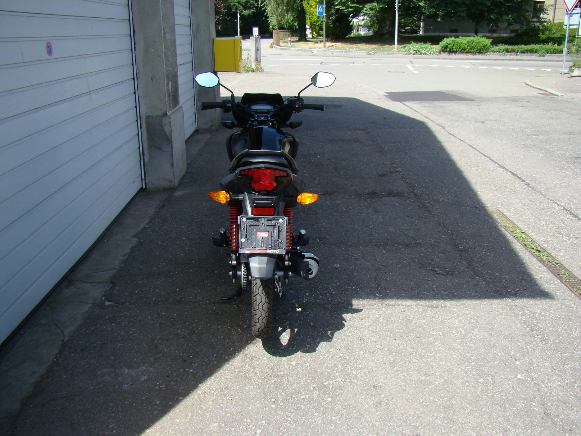 HONDA CBF 125-showroom-element-3