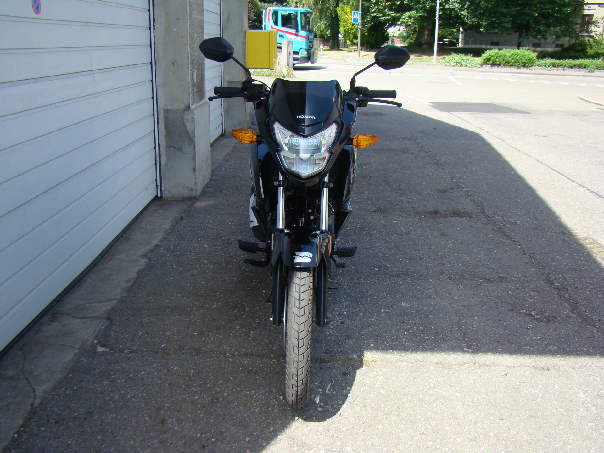 HONDA CBF 125-showroom-element-1