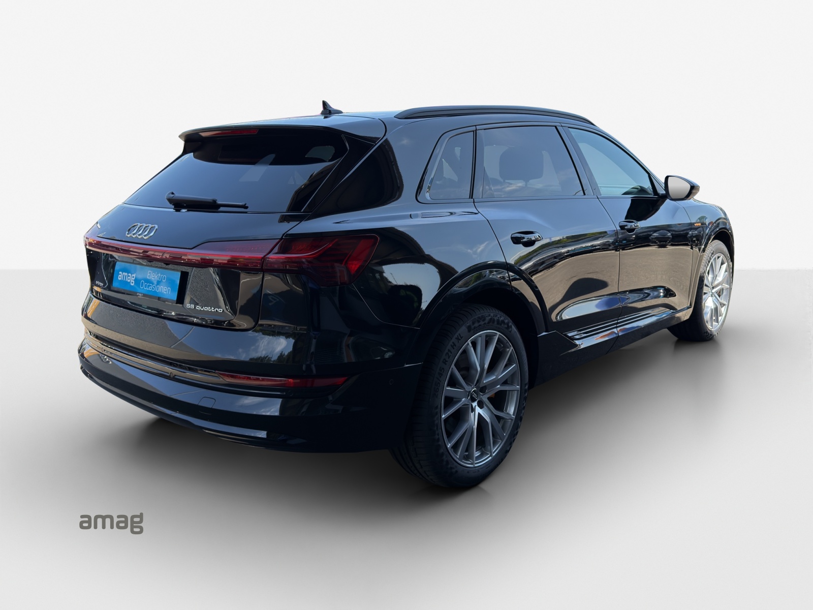 AUDI e-tron 55 Advanced quattro-image-4