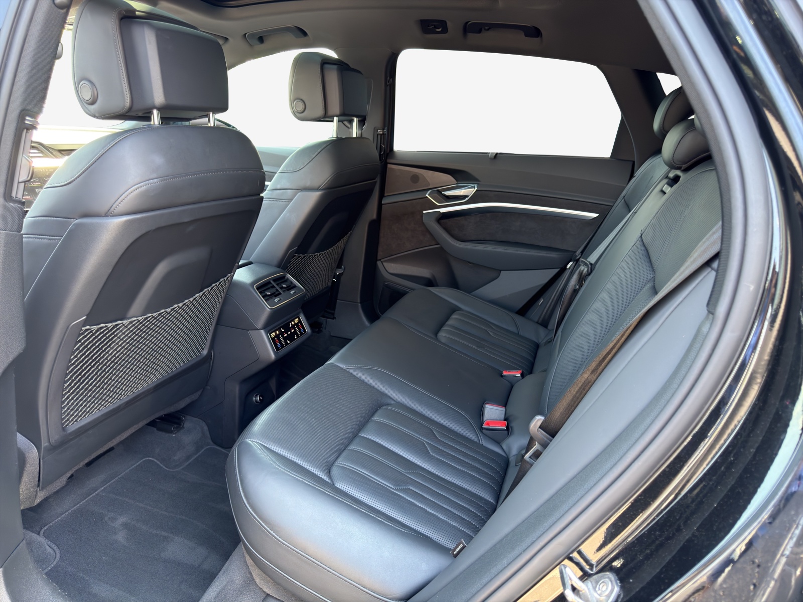 AUDI e-tron 55 Advanced quattro-image-11