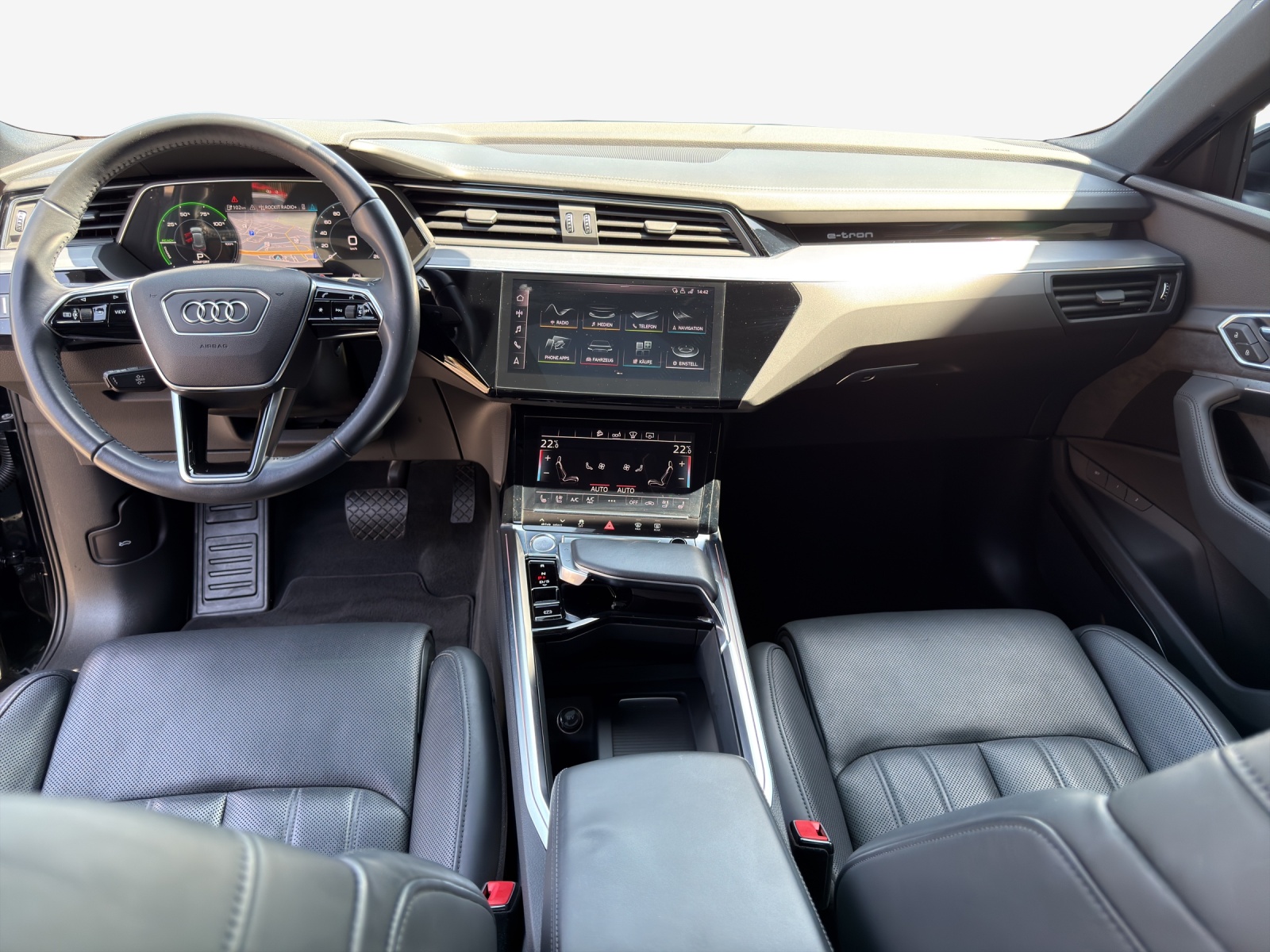 AUDI e-tron 55 Advanced quattro-image-8